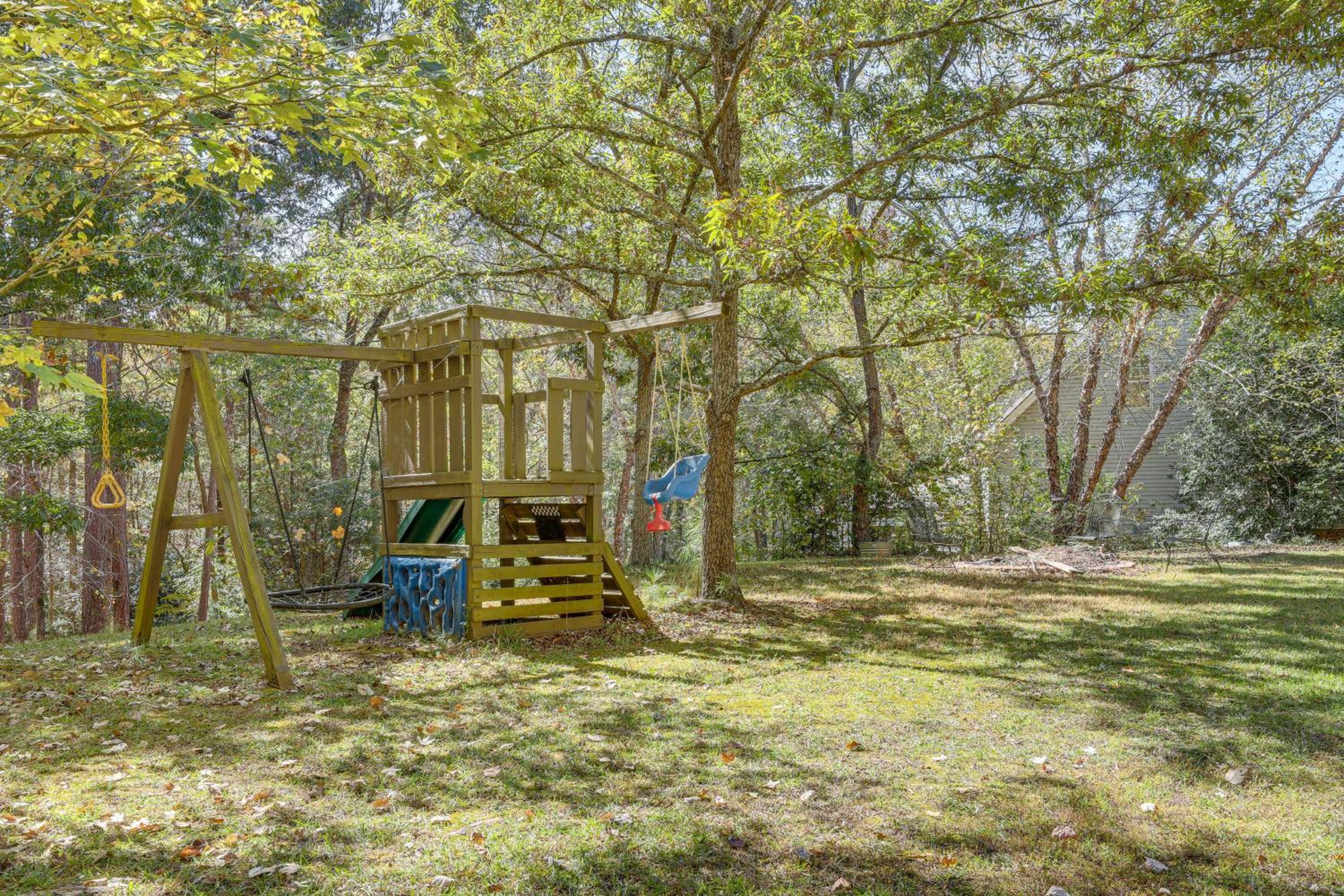 Walk to Trails Peaceful Family Home in Braselton