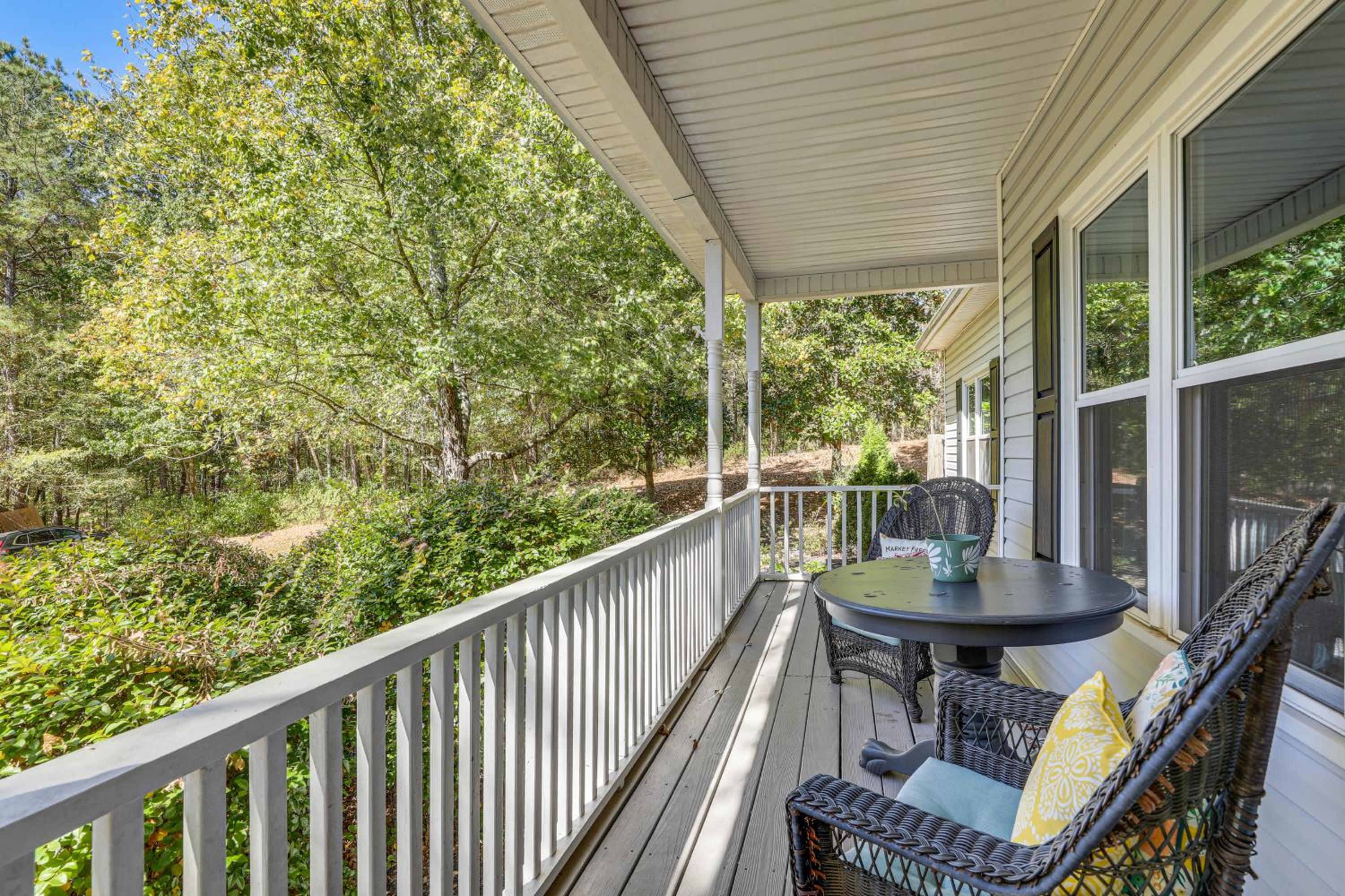 Walk to Trails Peaceful Family Home in Braselton