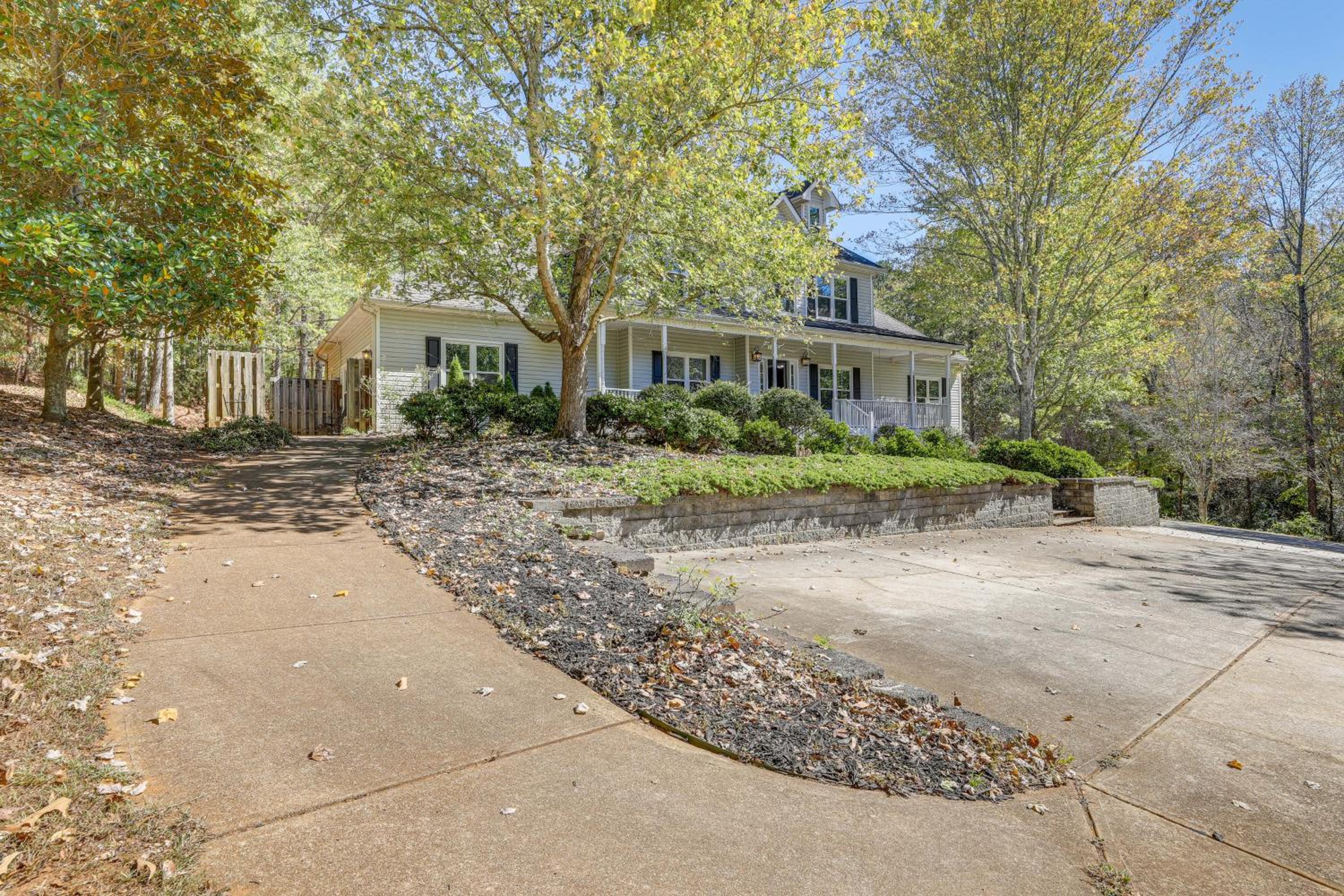 Walk to Trails Peaceful Family Home in Braselton