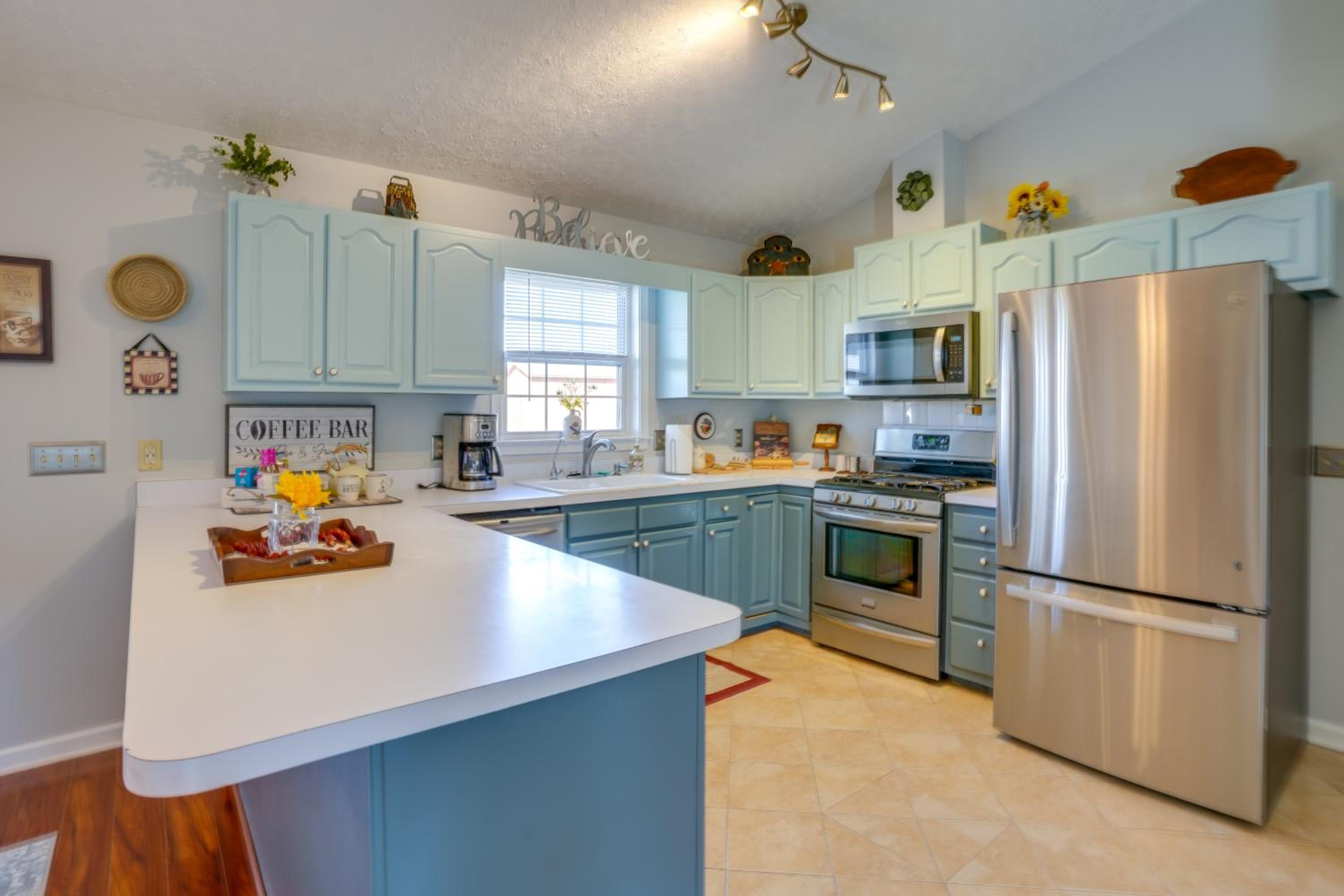 Hike and Explore Scenic Timberville Ranch Retreat!