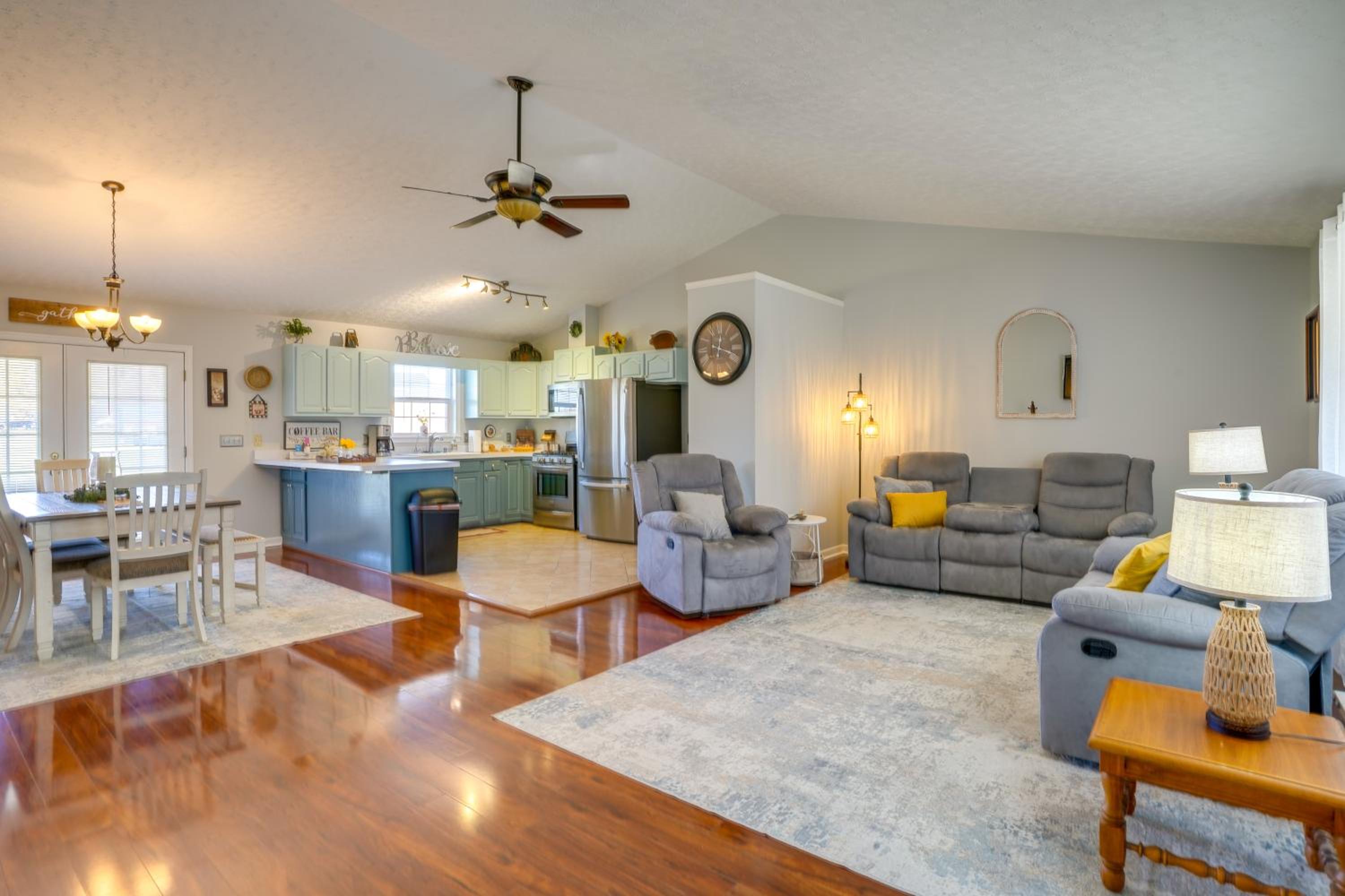 Hike and Explore Scenic Timberville Ranch Retreat!