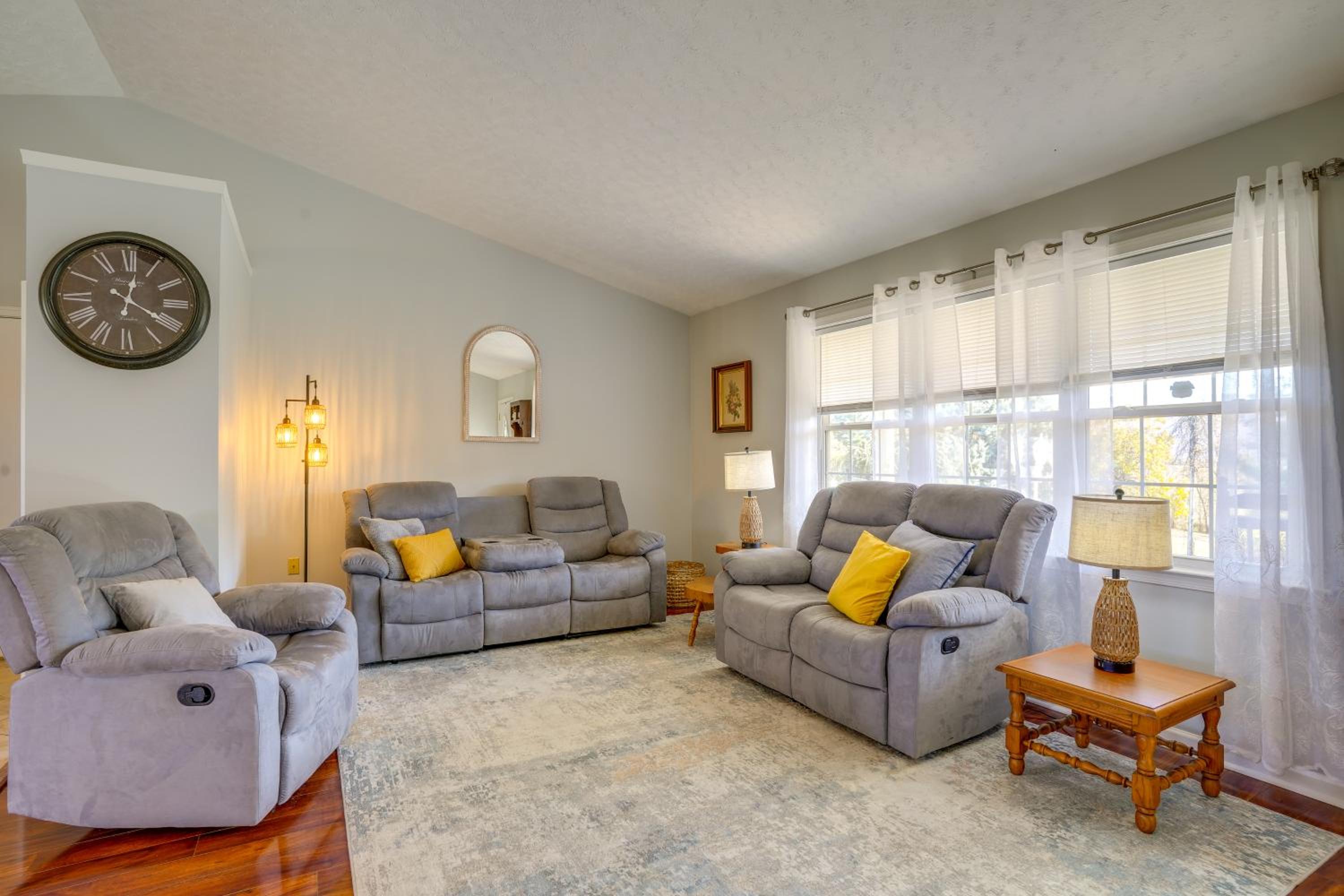 Hike and Explore Scenic Timberville Ranch Retreat!