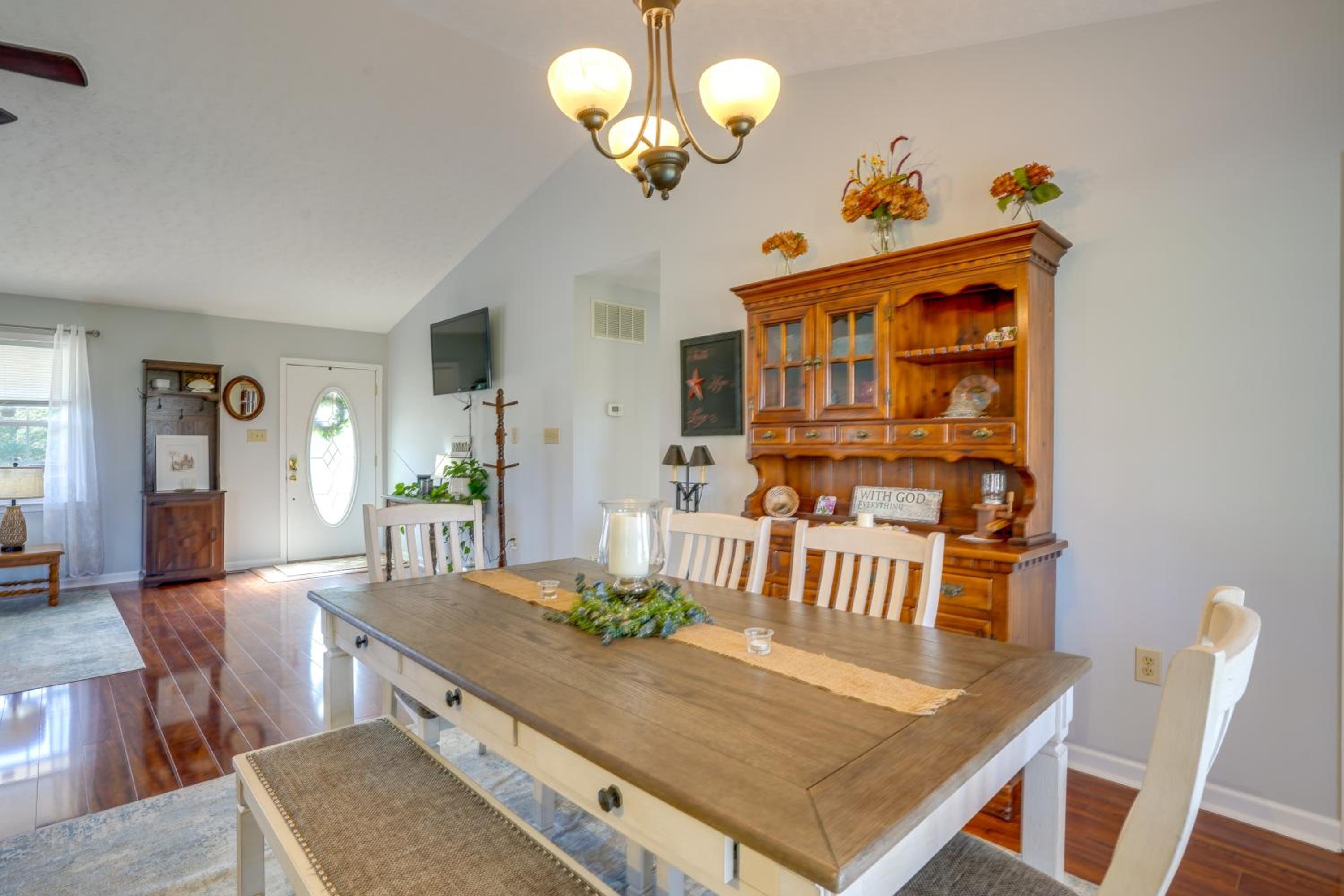 Hike and Explore Scenic Timberville Ranch Retreat!