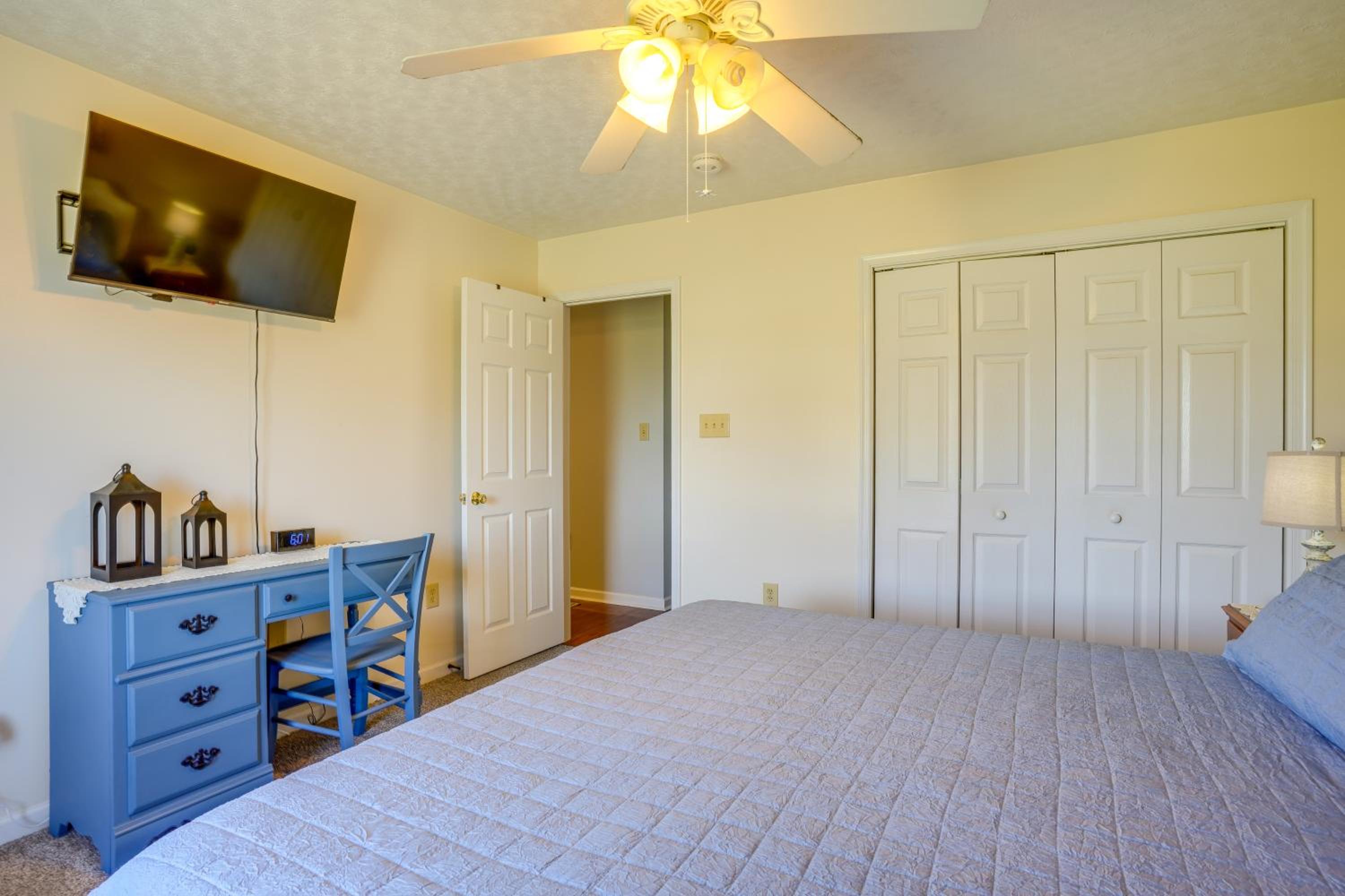 Hike and Explore Scenic Timberville Ranch Retreat!