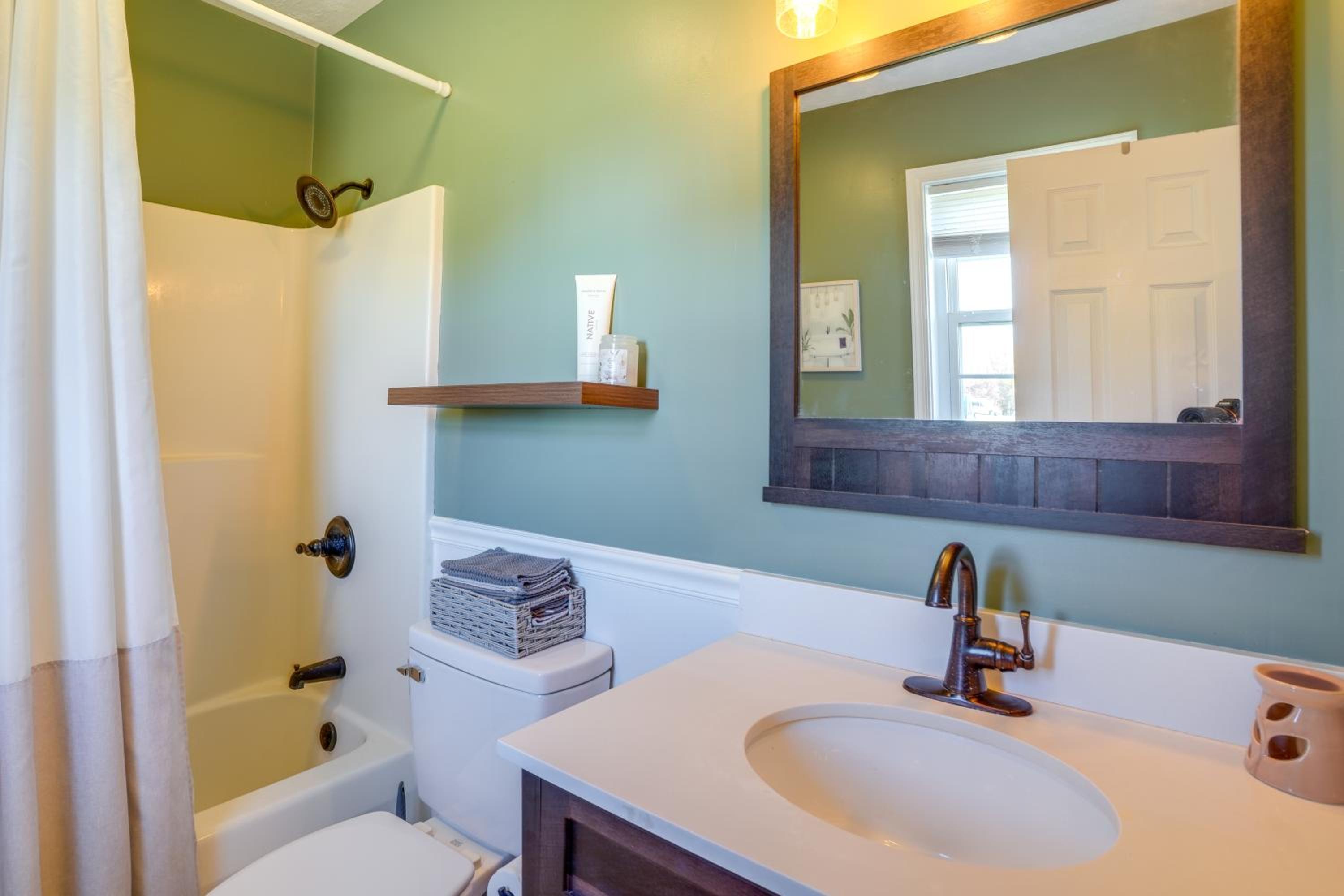 Hike and Explore Scenic Timberville Ranch Retreat!