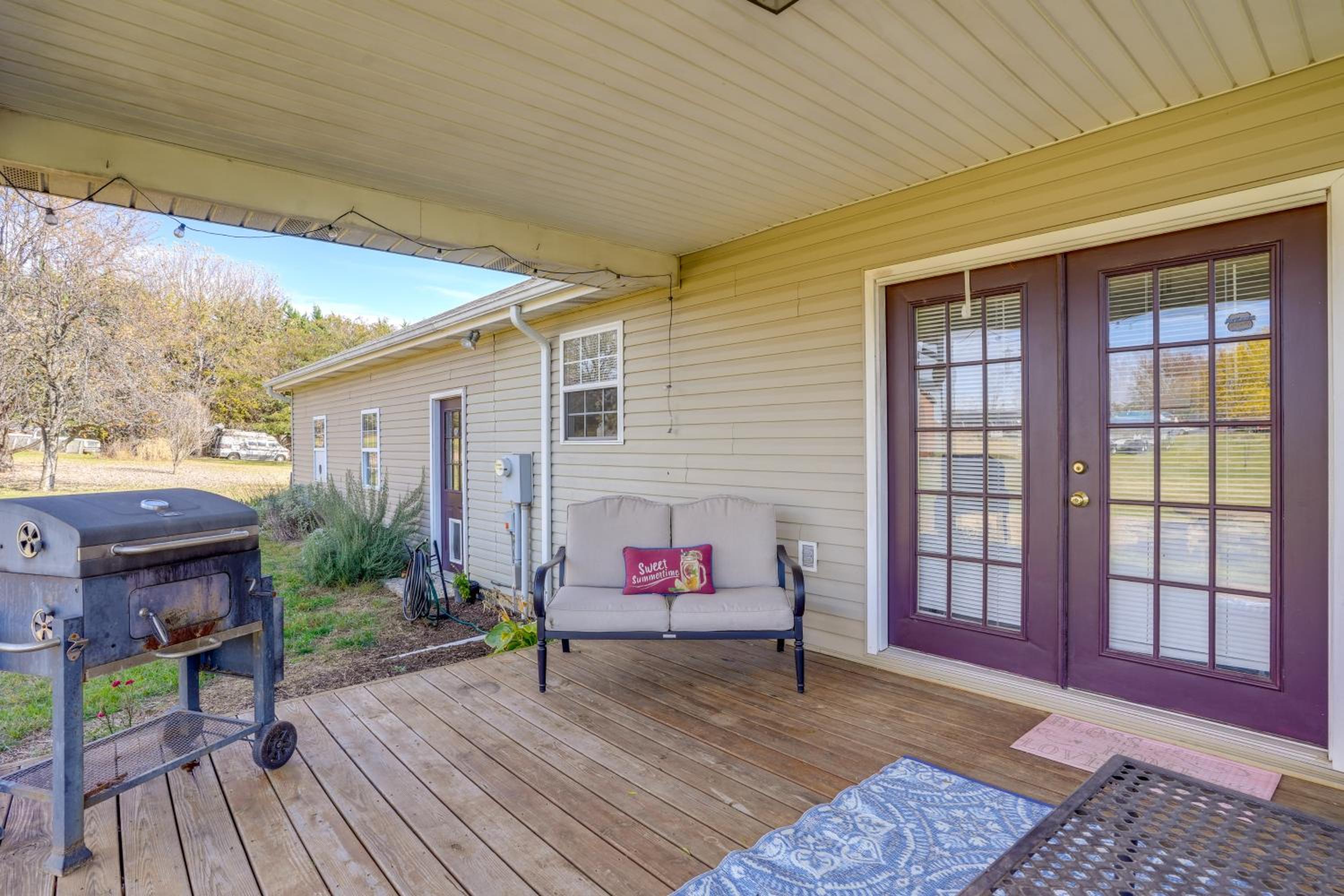 Hike and Explore Scenic Timberville Ranch Retreat!