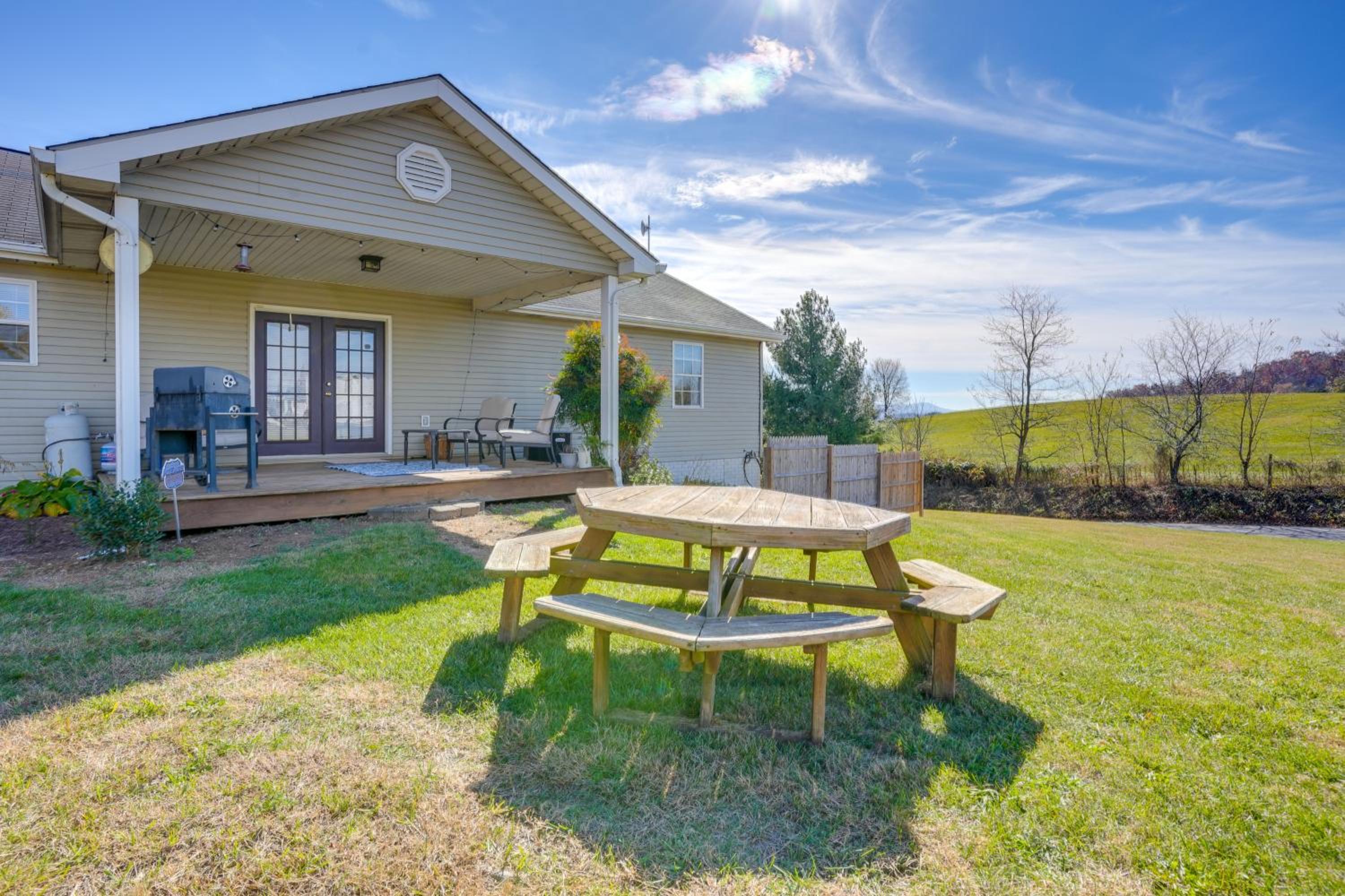 Hike and Explore Scenic Timberville Ranch Retreat!