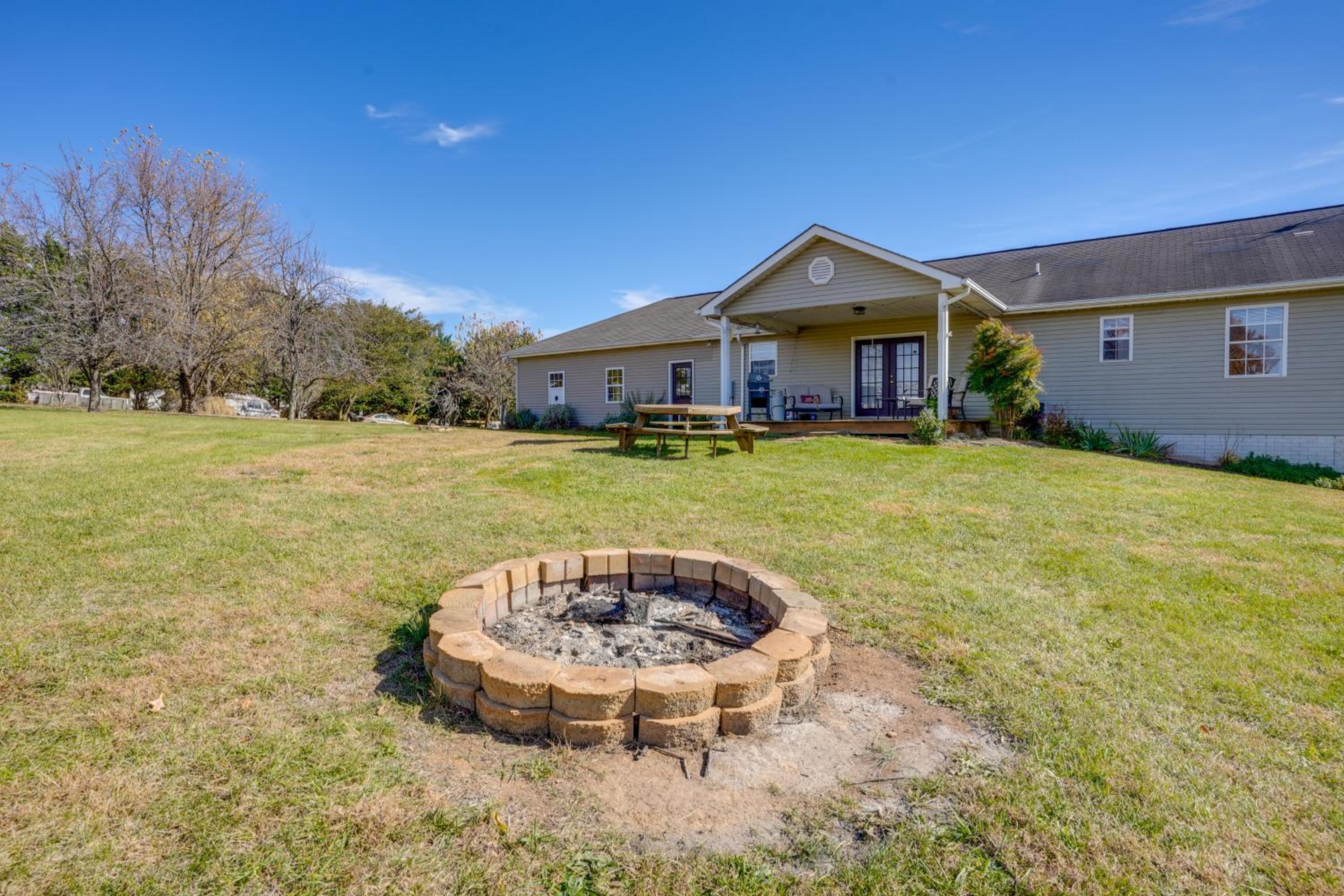 Hike and Explore Scenic Timberville Ranch Retreat!