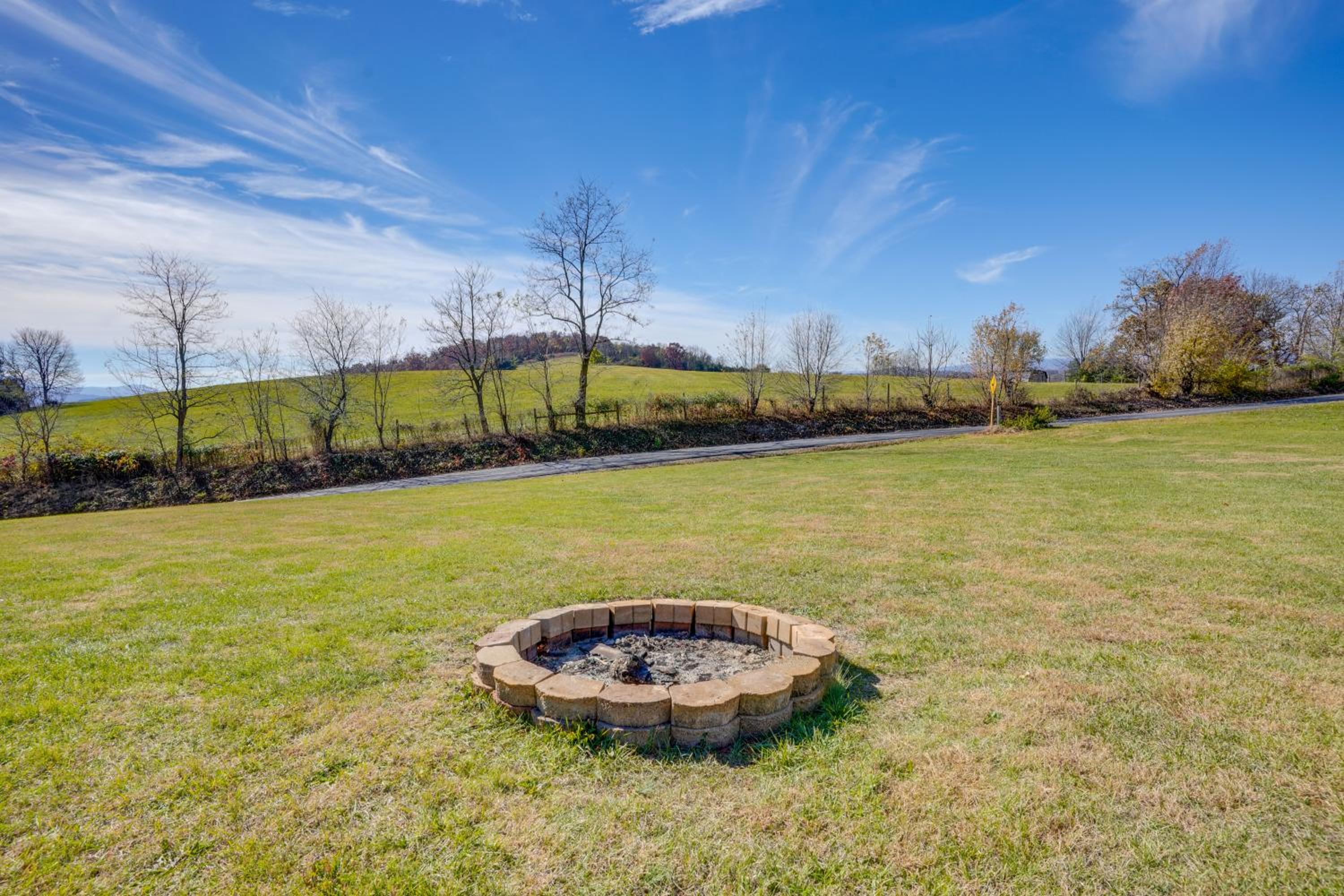 Hike and Explore Scenic Timberville Ranch Retreat!