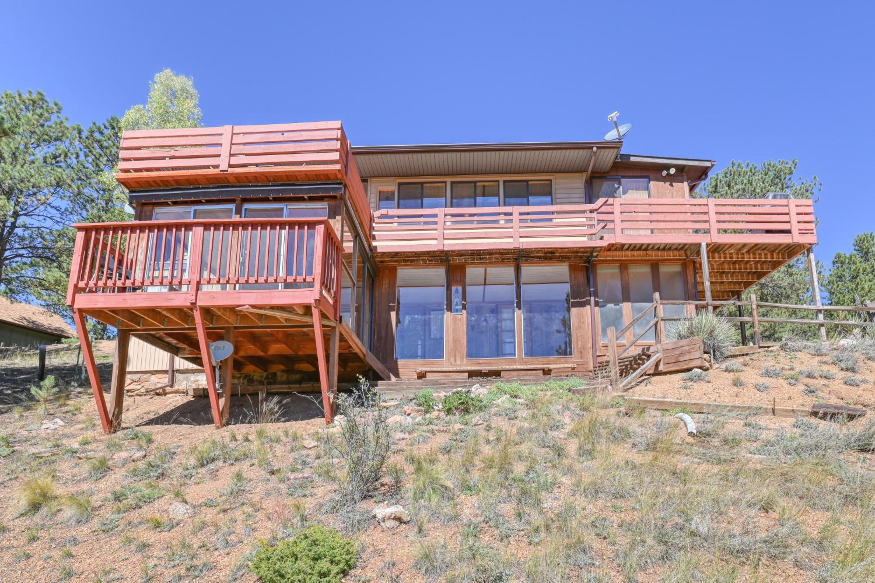 Close to Pike Natl Forest! Lake-View Family Cabin