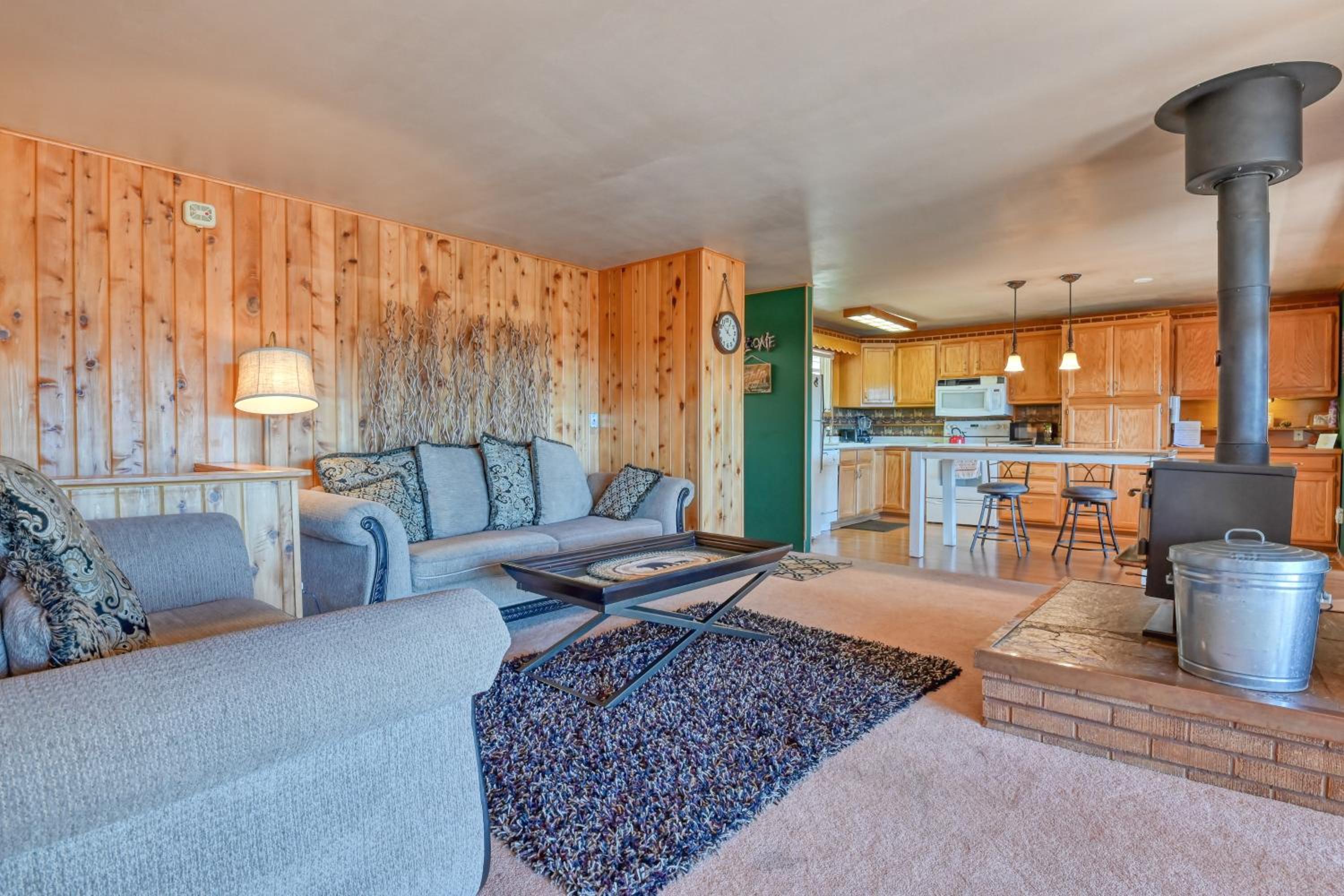Close to Pike Natl Forest! Lake-View Family Cabin