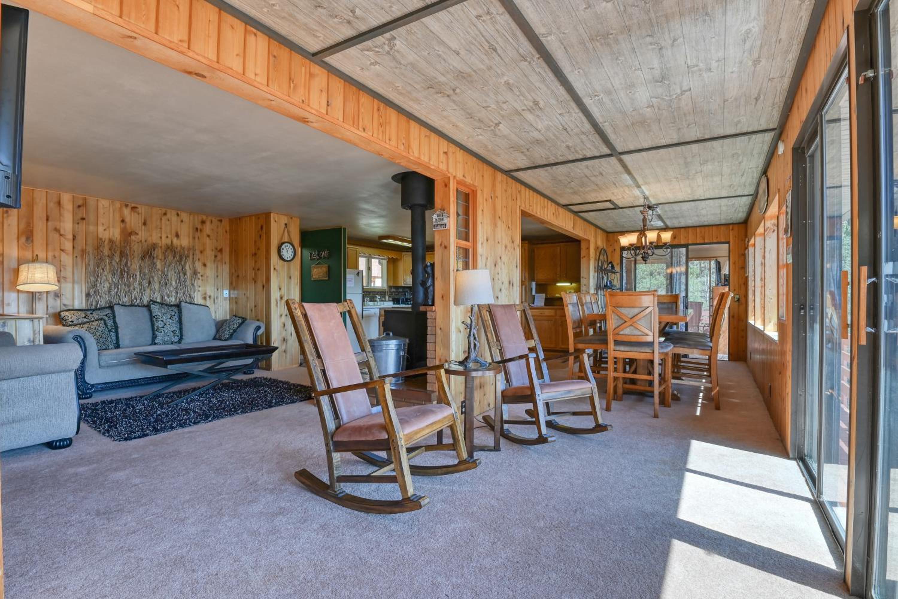 Close to Pike Natl Forest! Lake-View Family Cabin