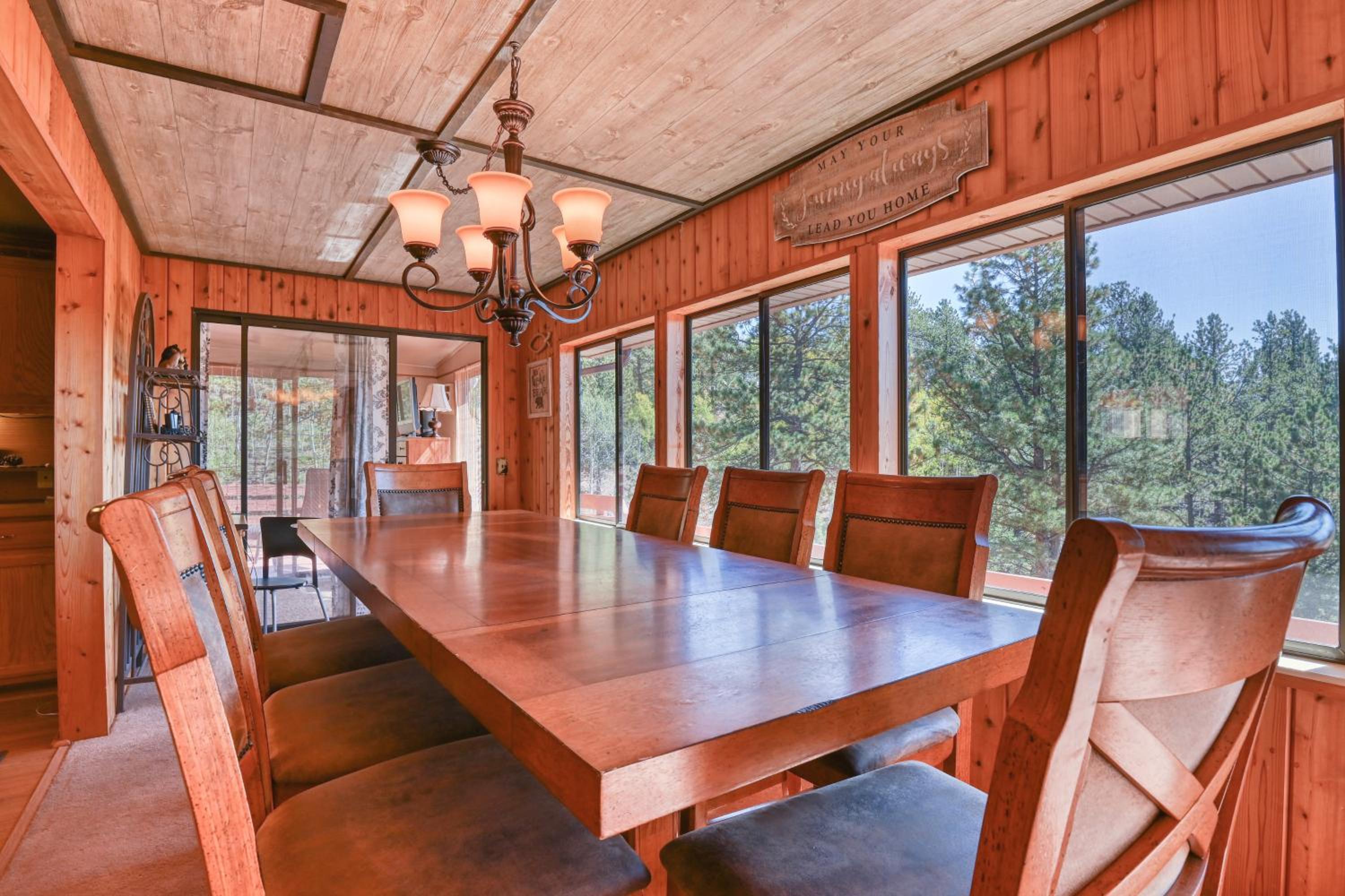 Close to Pike Natl Forest! Lake-View Family Cabin