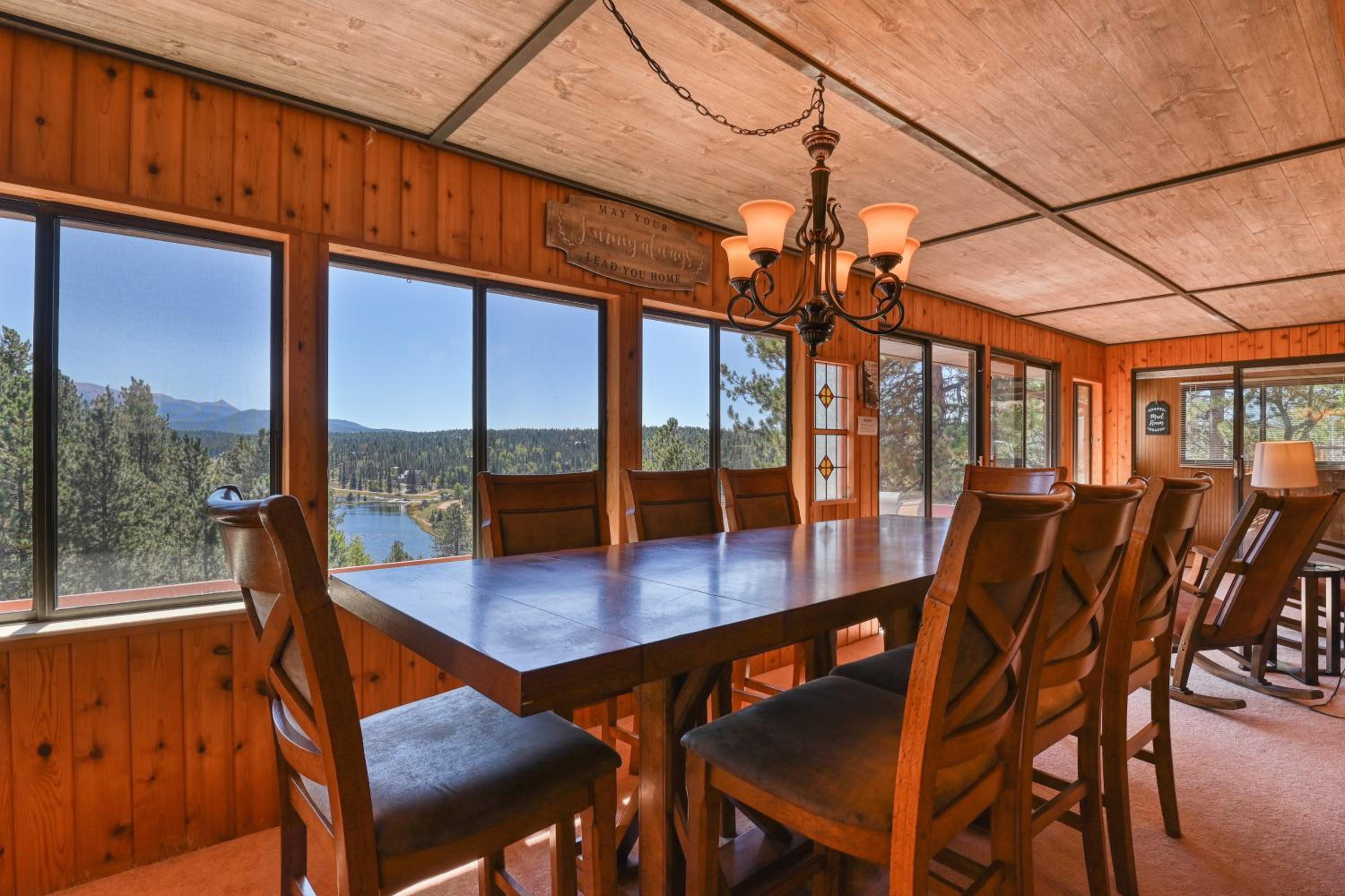 Close to Pike Natl Forest! Lake-View Family Cabin