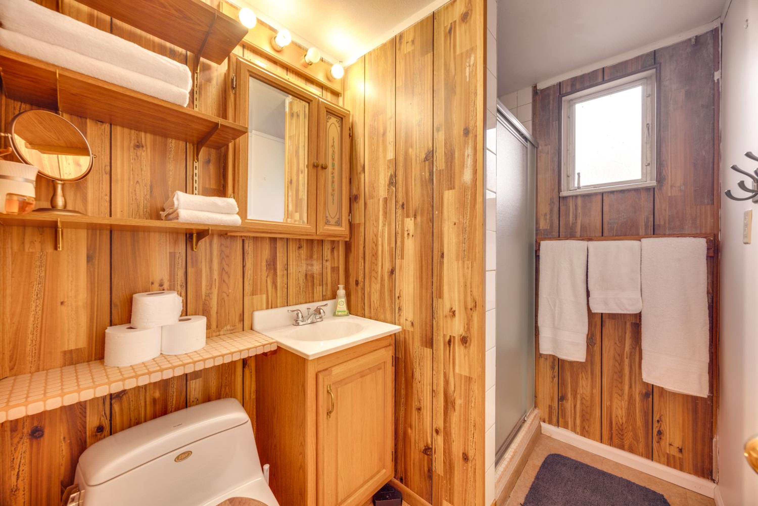 Close to Pike Natl Forest! Lake-View Family Cabin