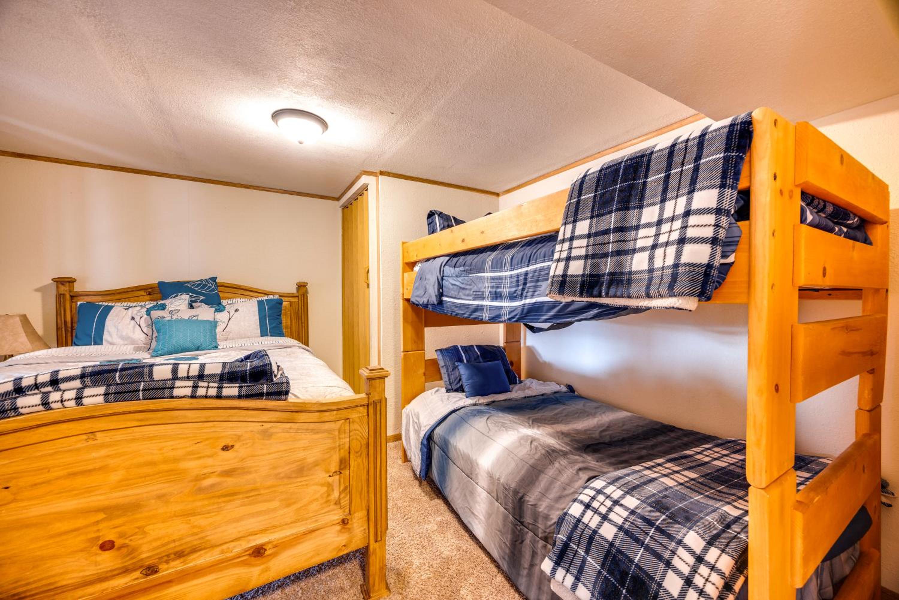Close to Pike Natl Forest! Lake-View Family Cabin