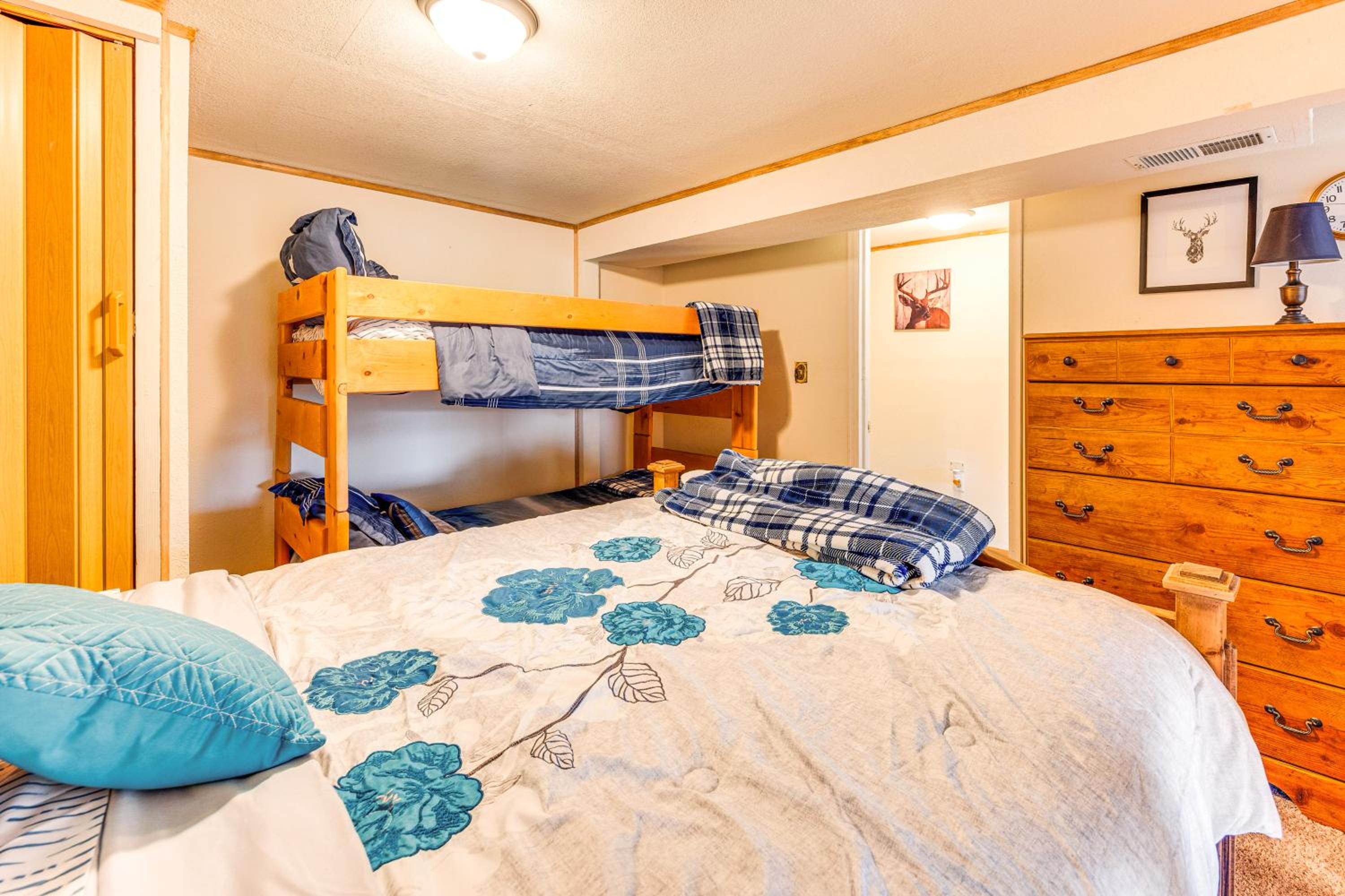 Close to Pike Natl Forest! Lake-View Family Cabin