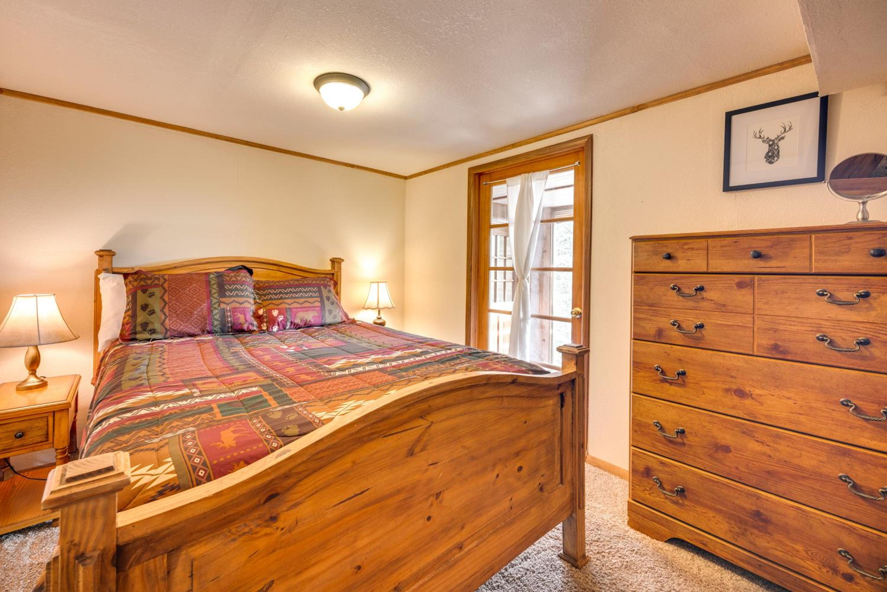 Close to Pike Natl Forest! Lake-View Family Cabin