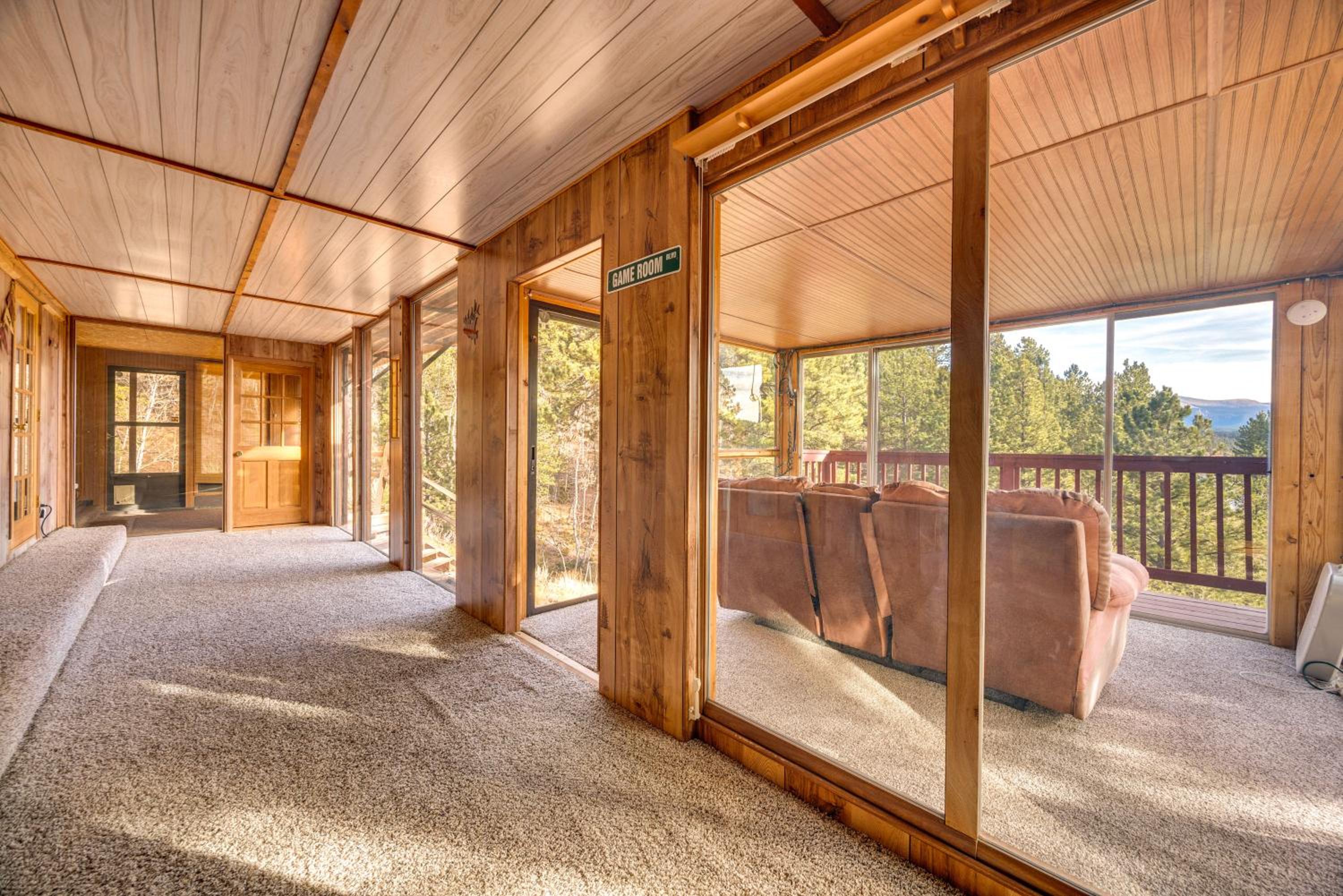 Close to Pike Natl Forest! Lake-View Family Cabin