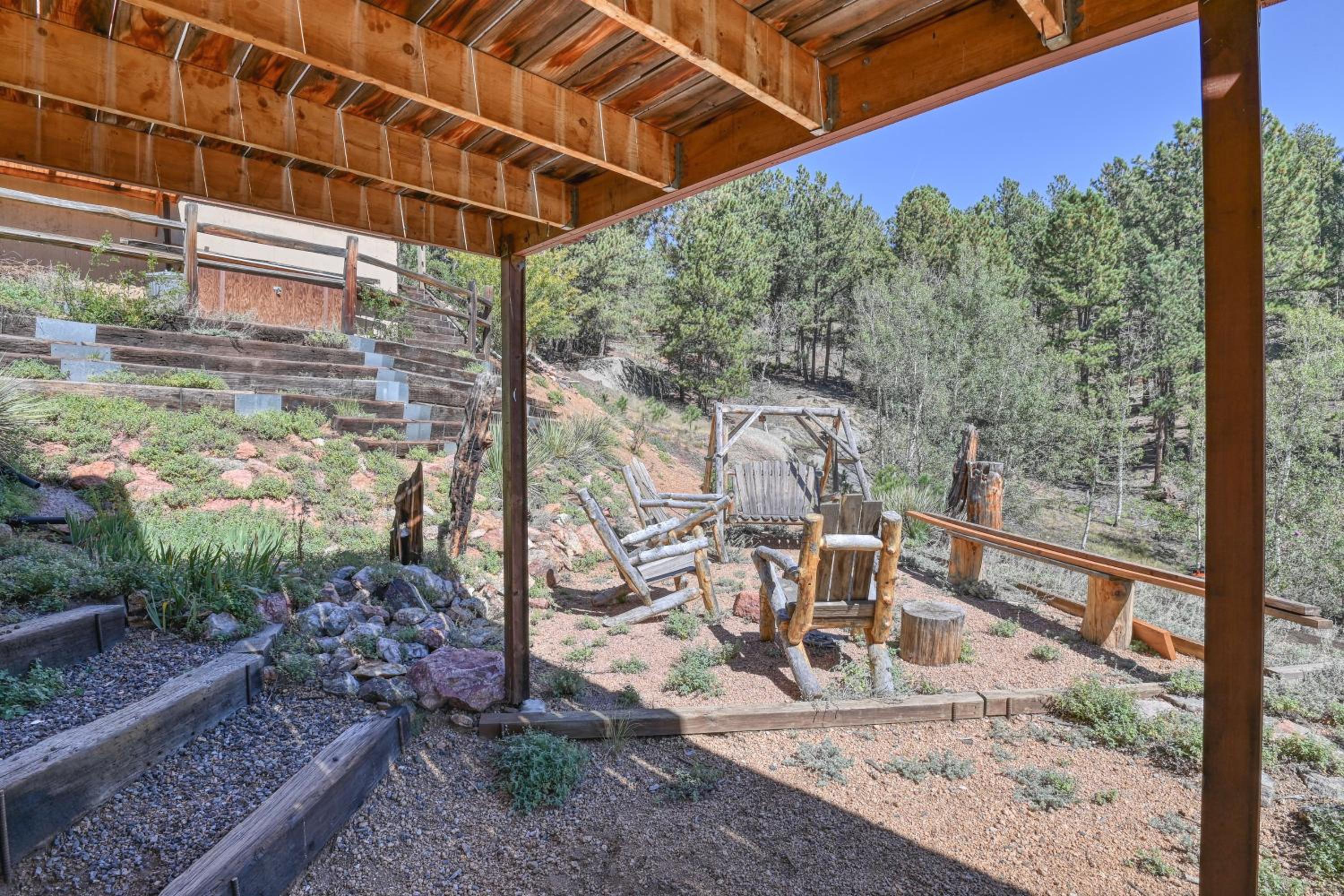 Close to Pike Natl Forest! Lake-View Family Cabin