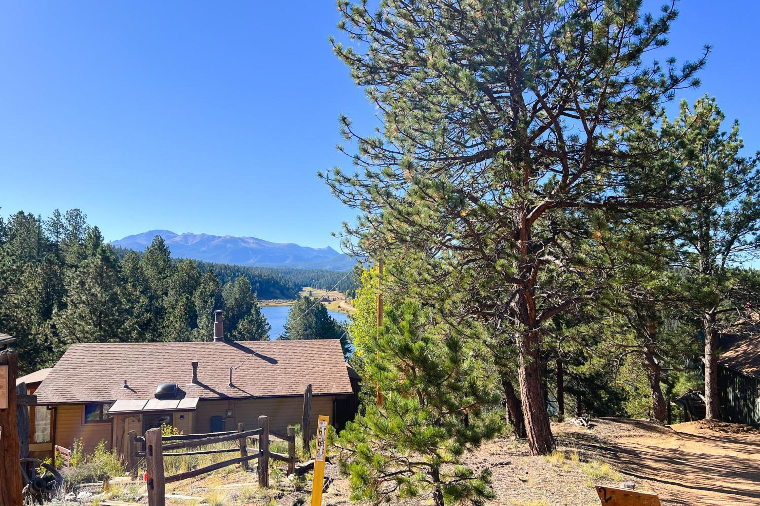 Close to Pike Natl Forest! Lake-View Family Cabin