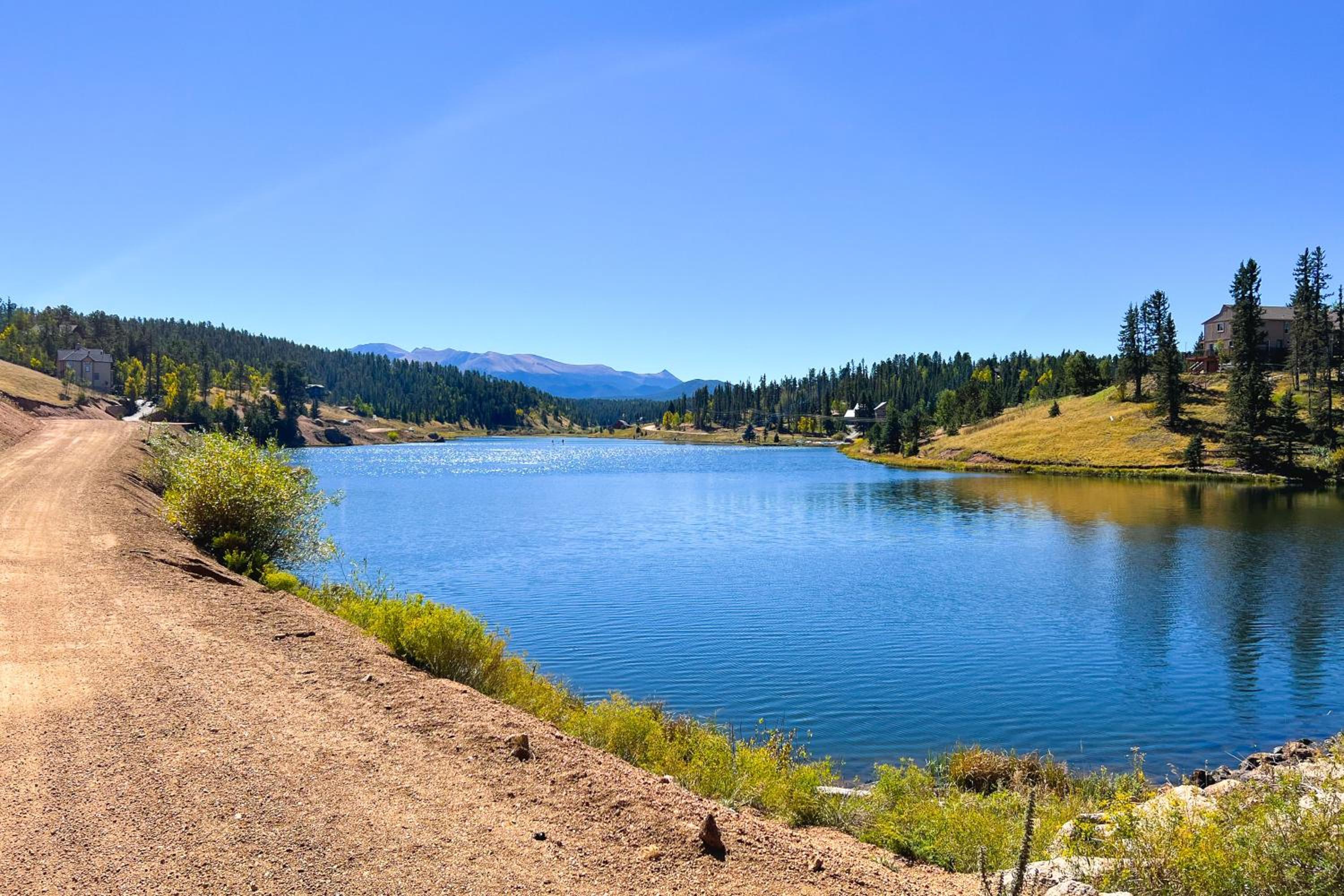 Close to Pike Natl Forest! Lake-View Family Cabin