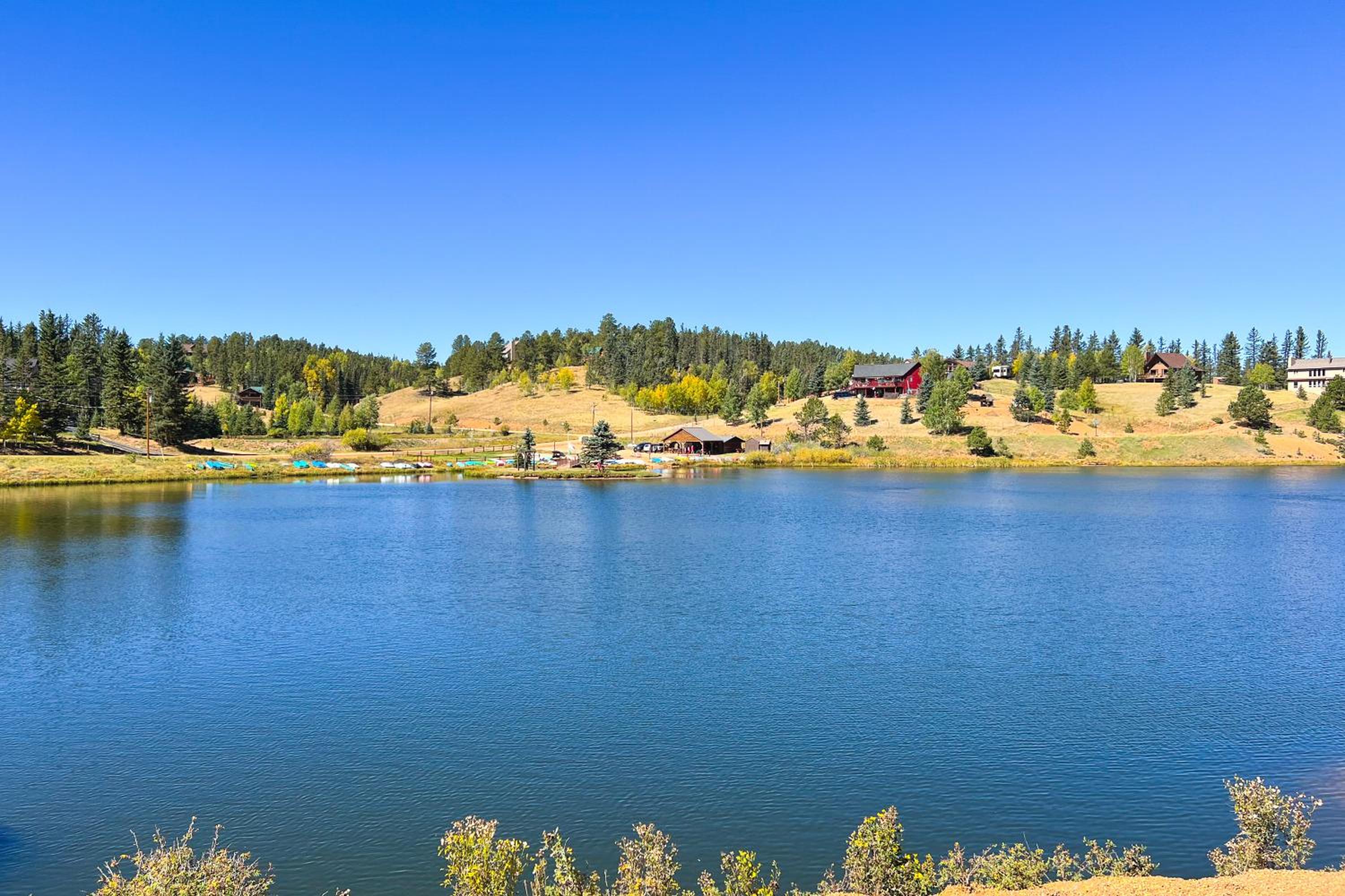 Close to Pike Natl Forest! Lake-View Family Cabin