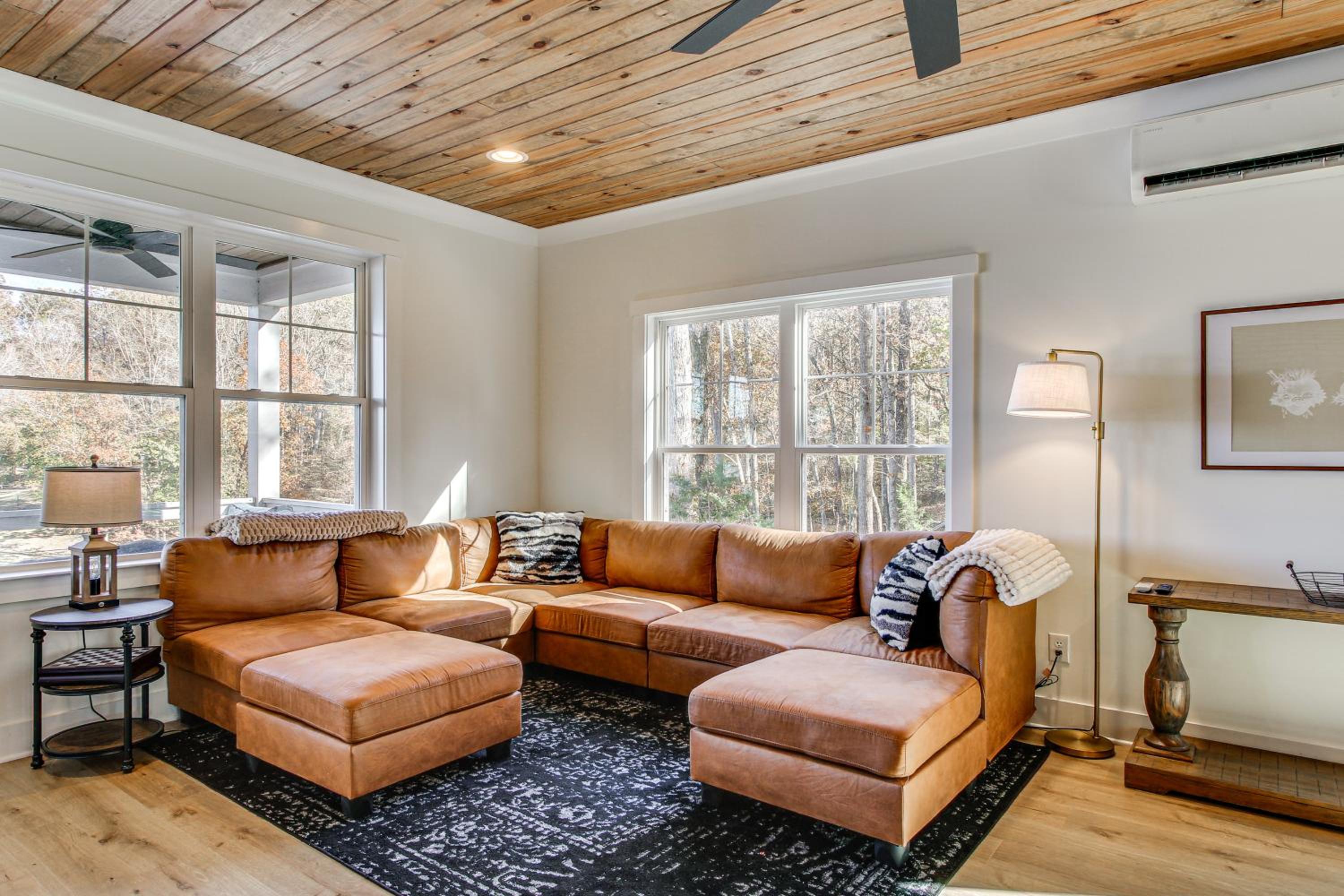 Unplugged Getaway on Lake Secession! Home with Dock