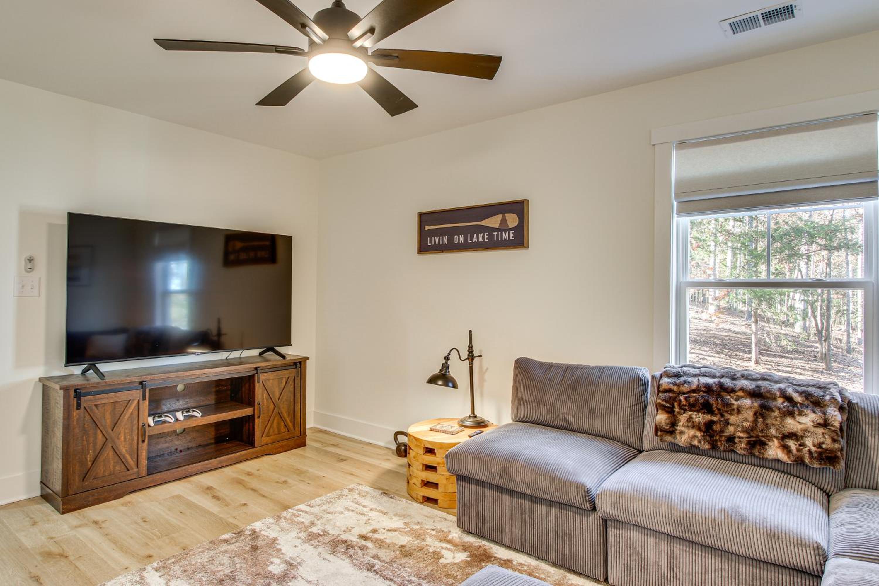 Unplugged Getaway on Lake Secession! Home with Dock