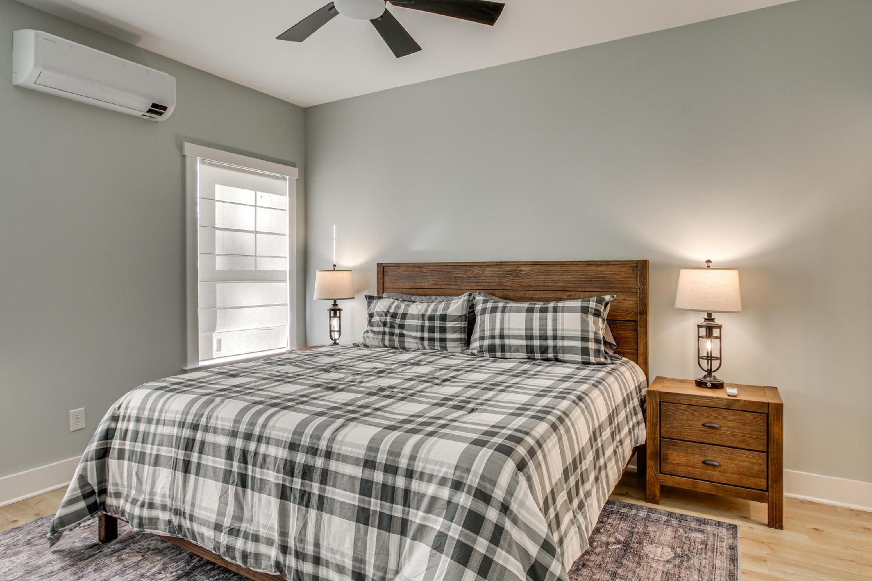 Unplugged Getaway on Lake Secession! Home with Dock