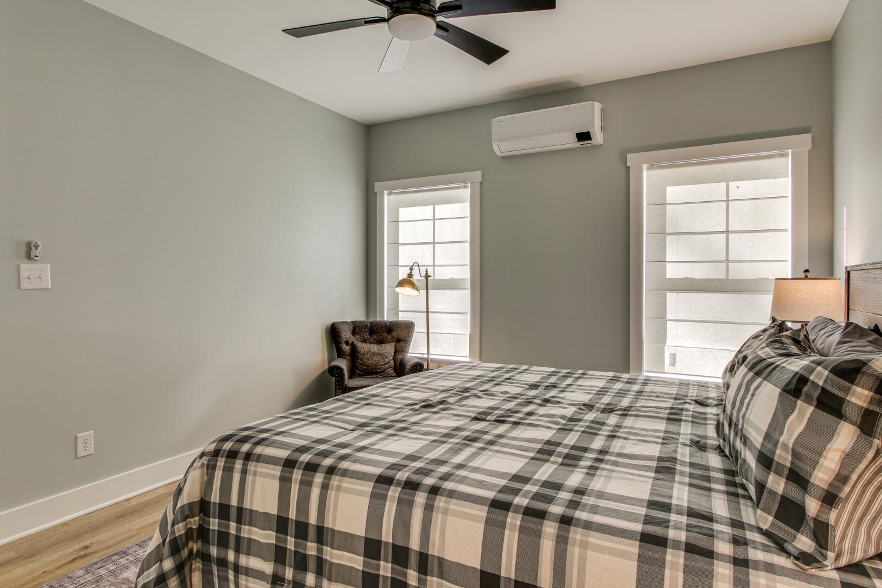 Unplugged Getaway on Lake Secession! Home with Dock