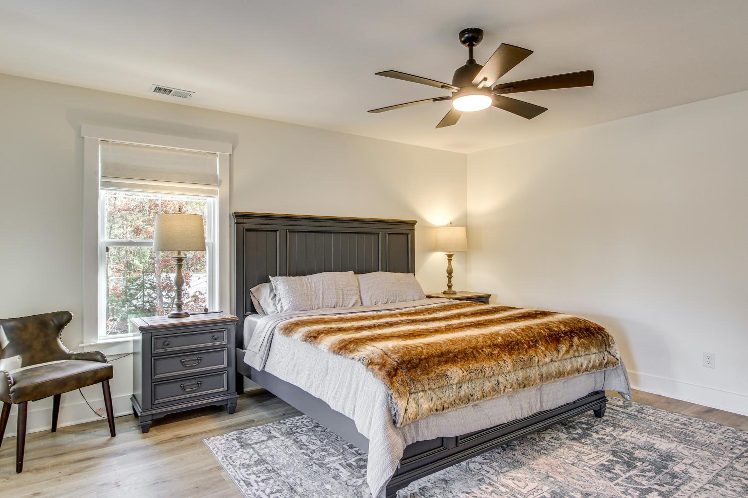 Unplugged Getaway on Lake Secession! Home with Dock