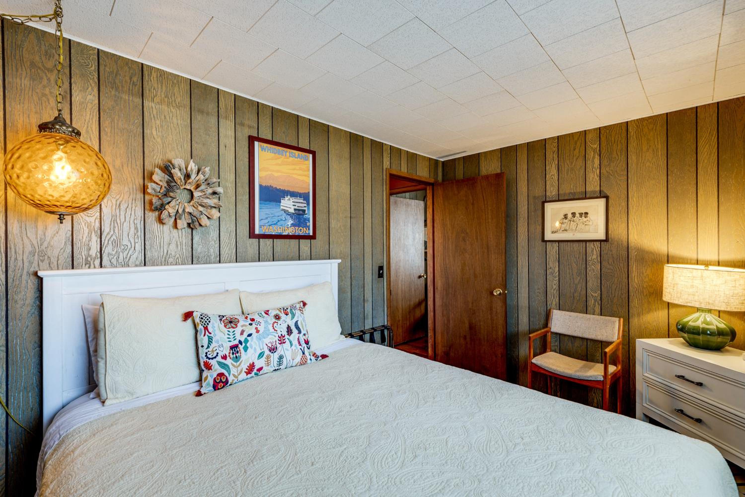 Whale Watch and Relax Fireside Puget Sound Gem!