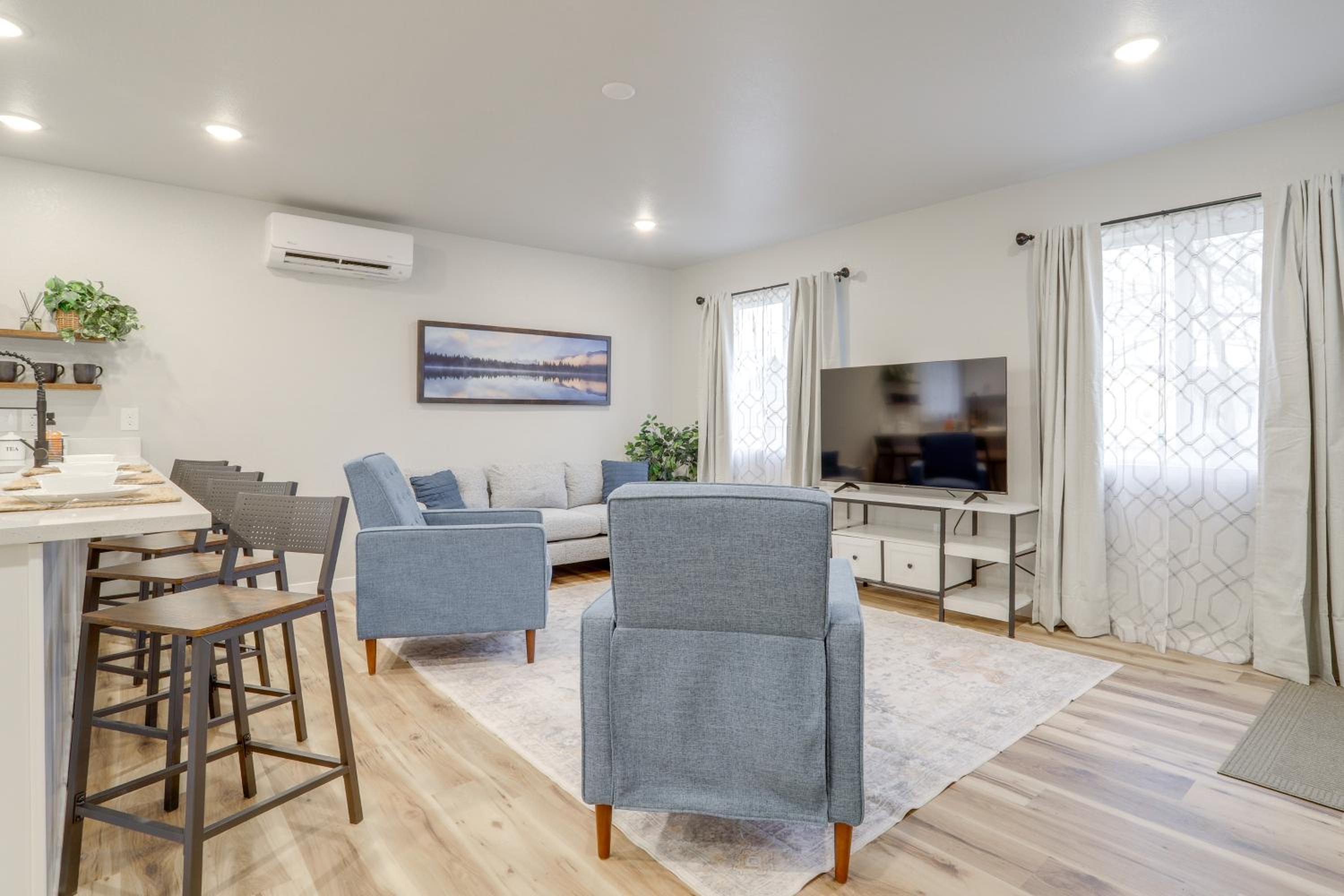 Modern and Pet-Friendly! Northern Colorado Retreat