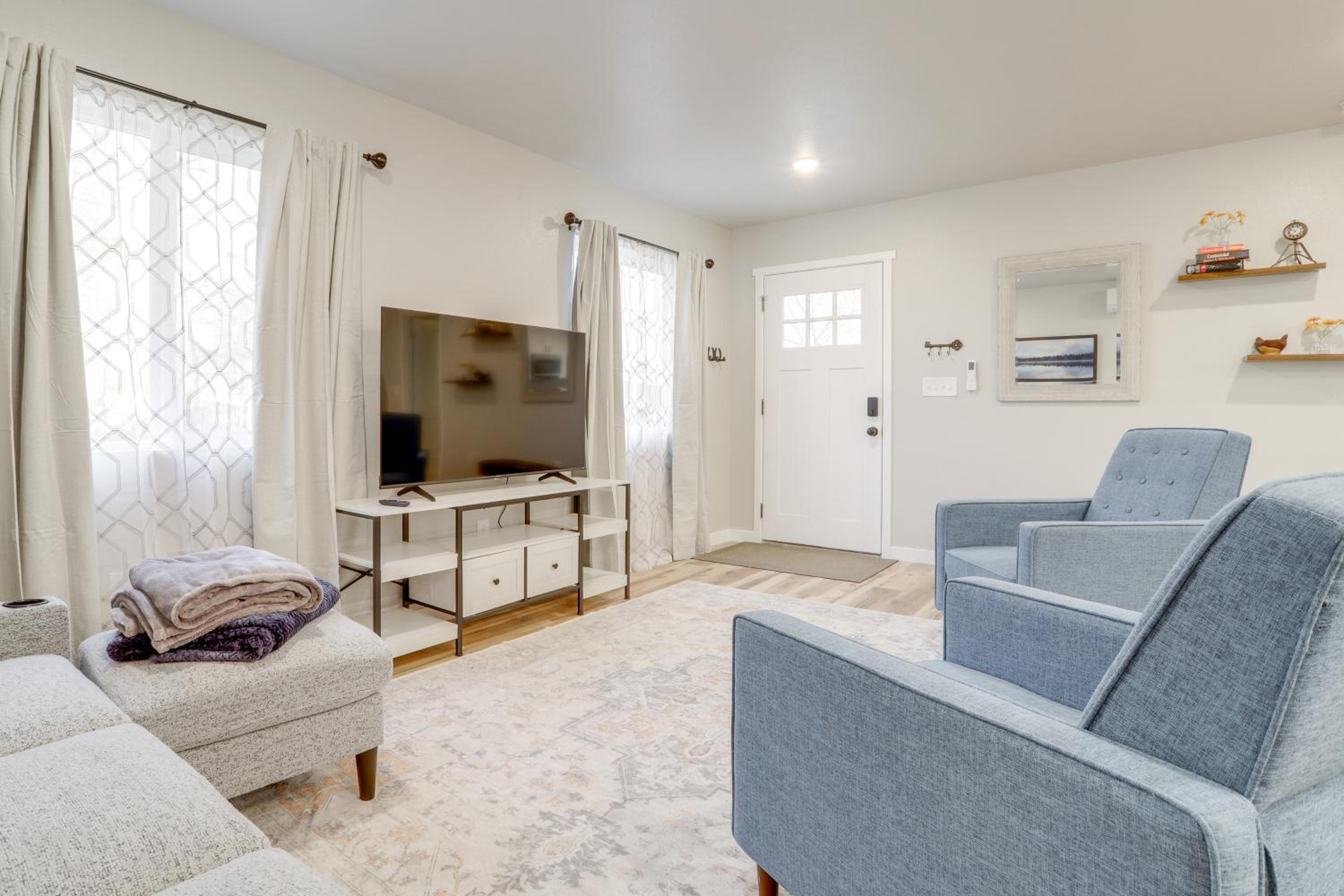 Modern and Pet-Friendly! Northern Colorado Retreat