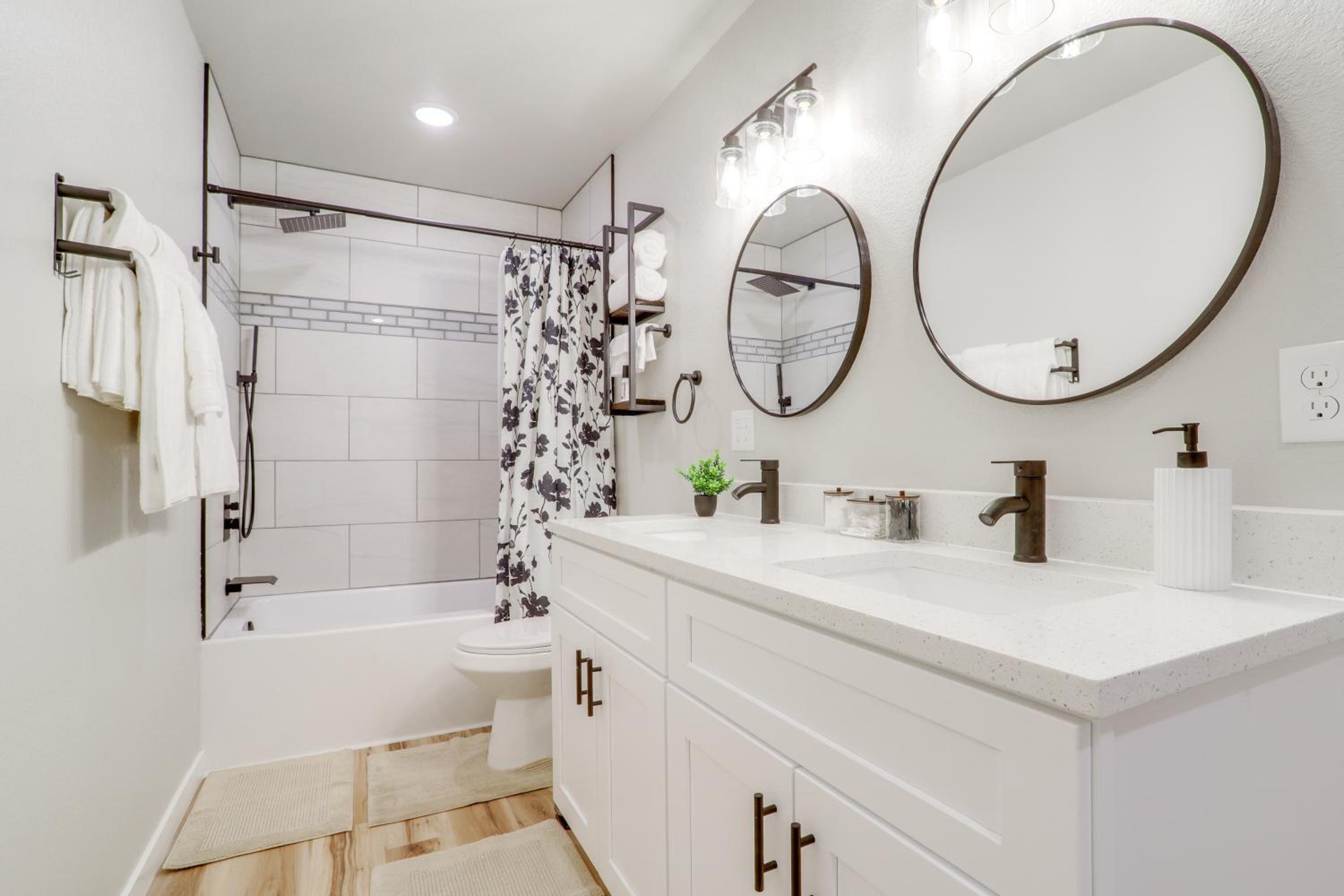 Modern and Pet-Friendly! Northern Colorado Retreat