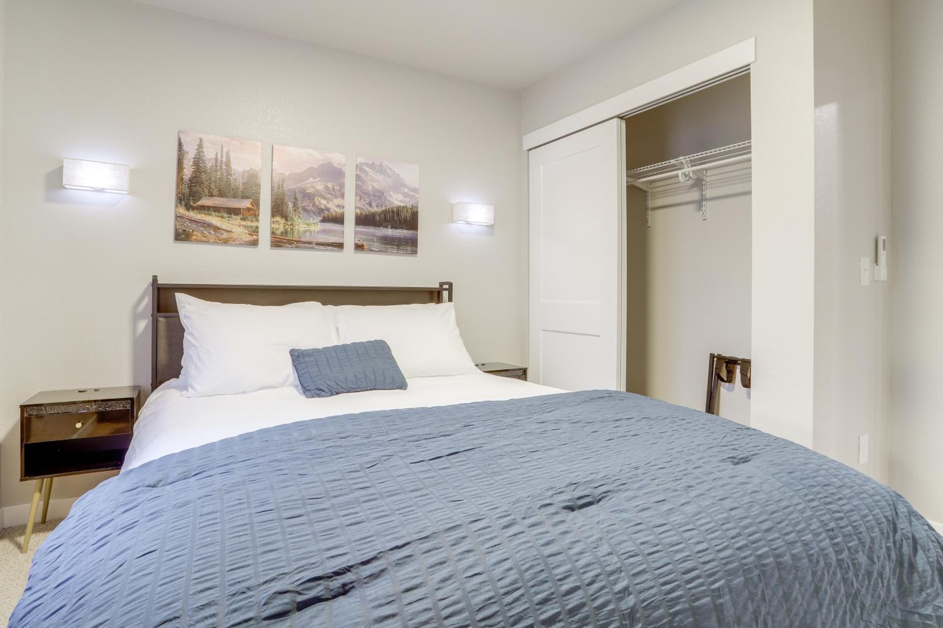 Modern and Pet-Friendly! Northern Colorado Retreat