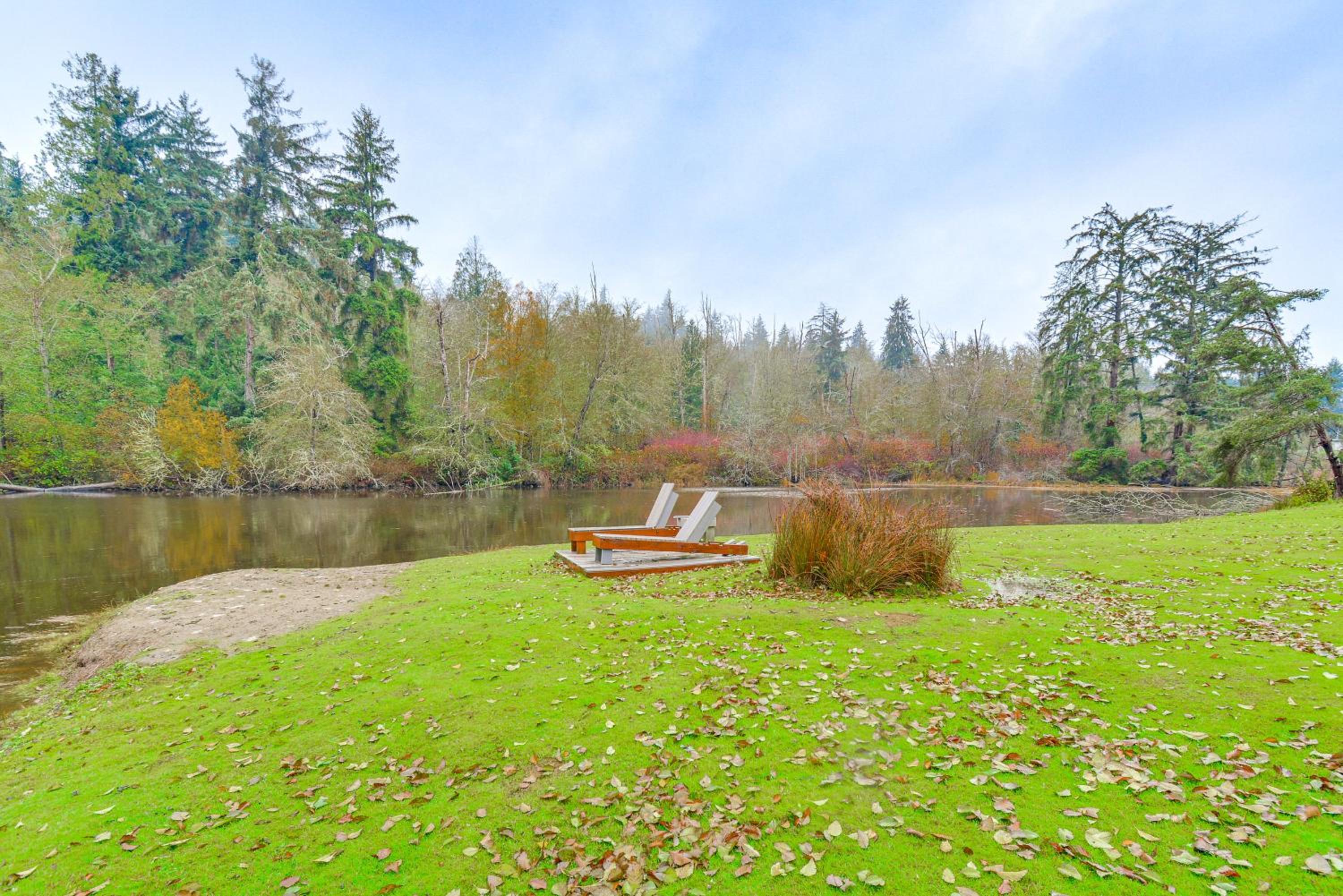 Peaceful Patio View! Waterfront Puget Sound Unit