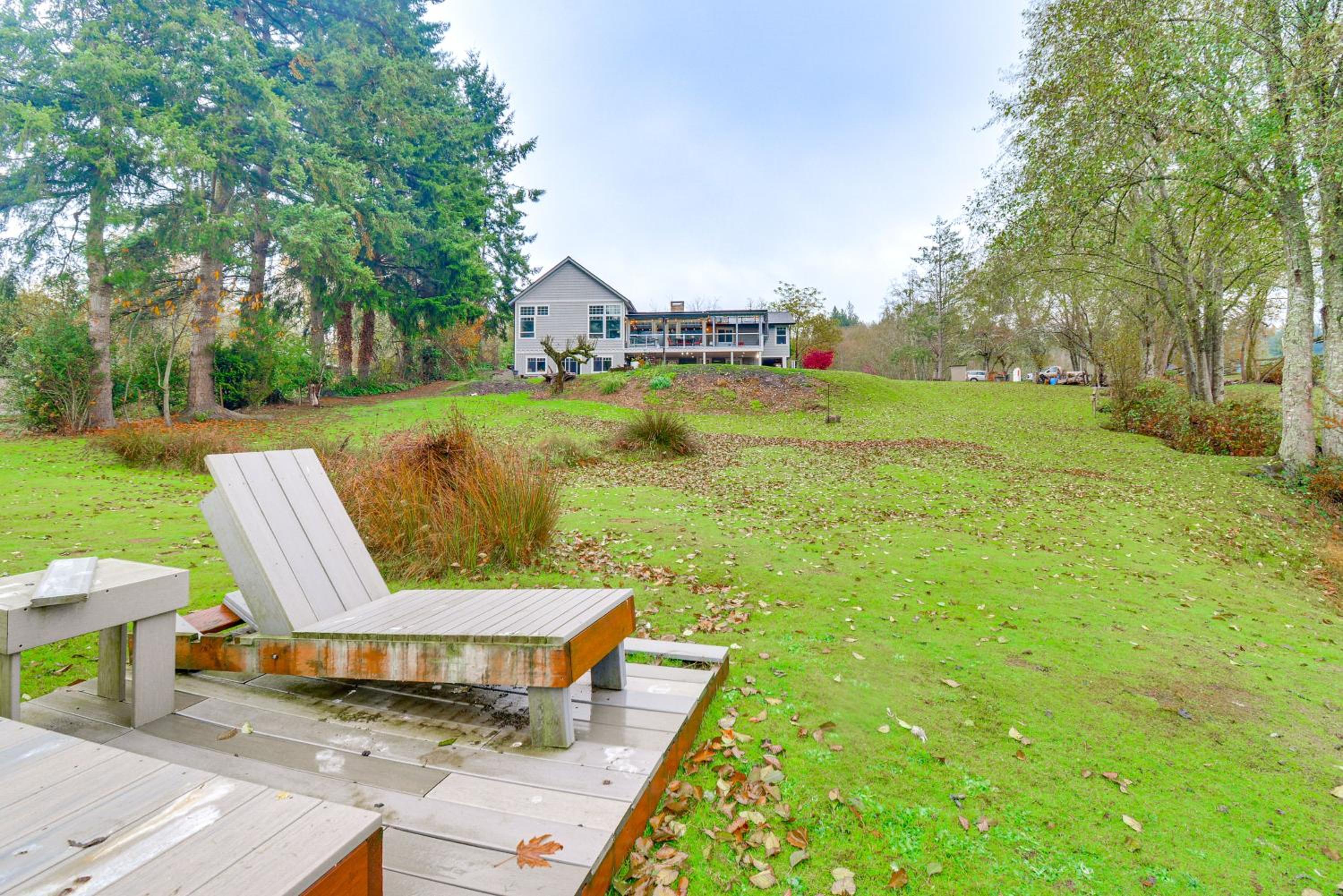 Peaceful Patio View! Waterfront Puget Sound Unit