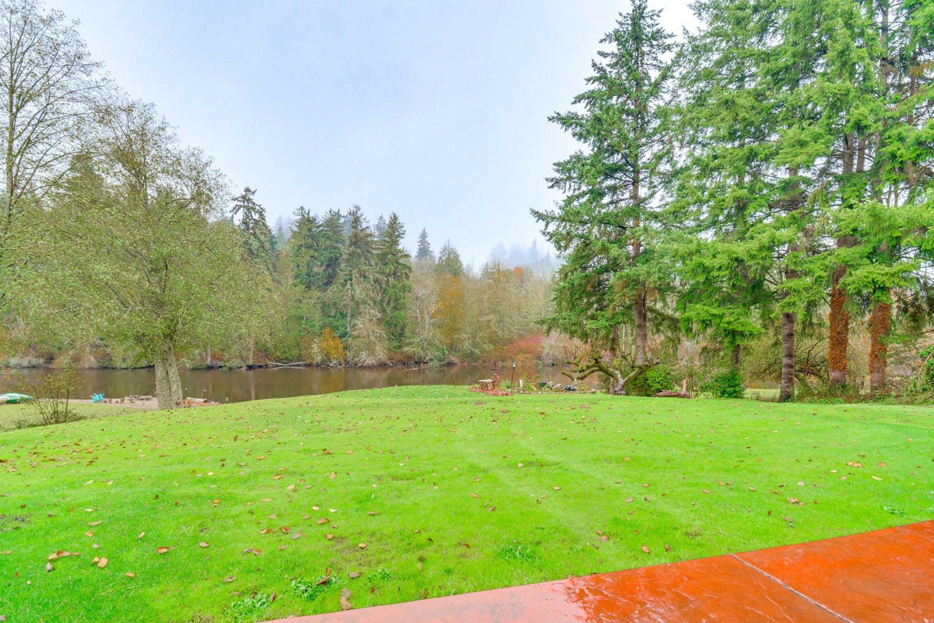 Peaceful Patio View! Waterfront Puget Sound Unit