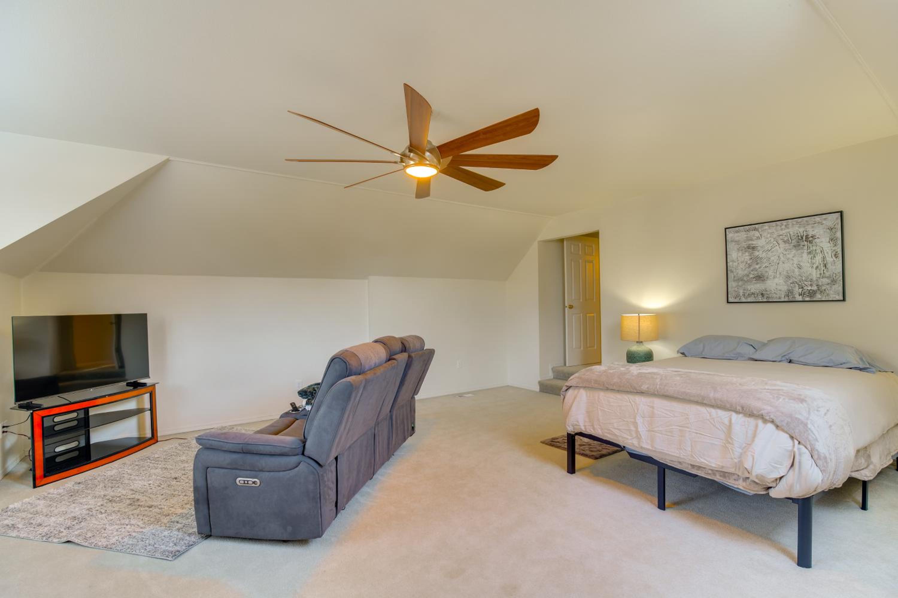 Spacious Home Less Than 2 Mi to Historic Downtown Sumner
