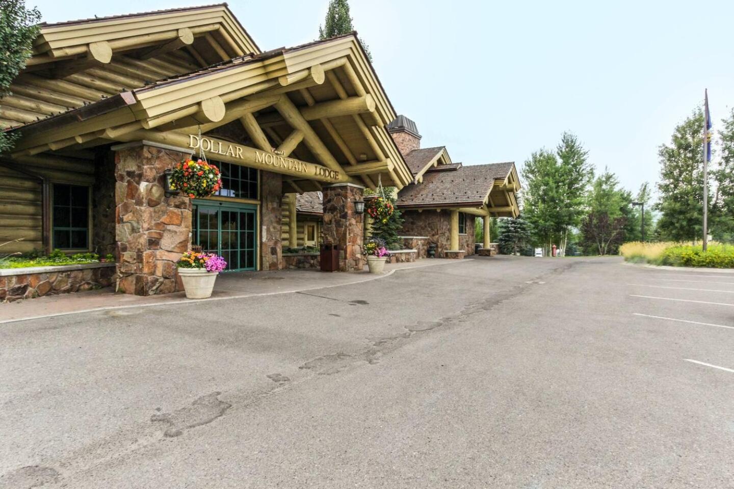 Retro 3BD Sun Valley Condo + FREE Resort Amenities!