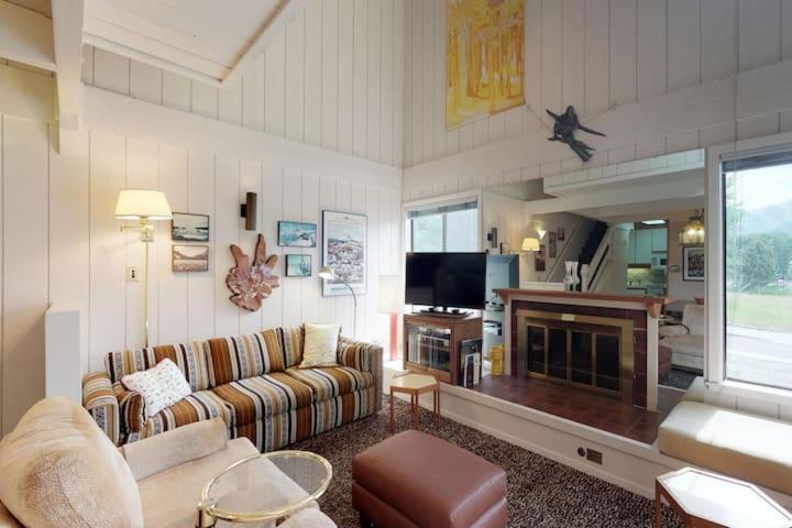 Retro 3BD Sun Valley Condo + FREE Resort Amenities!