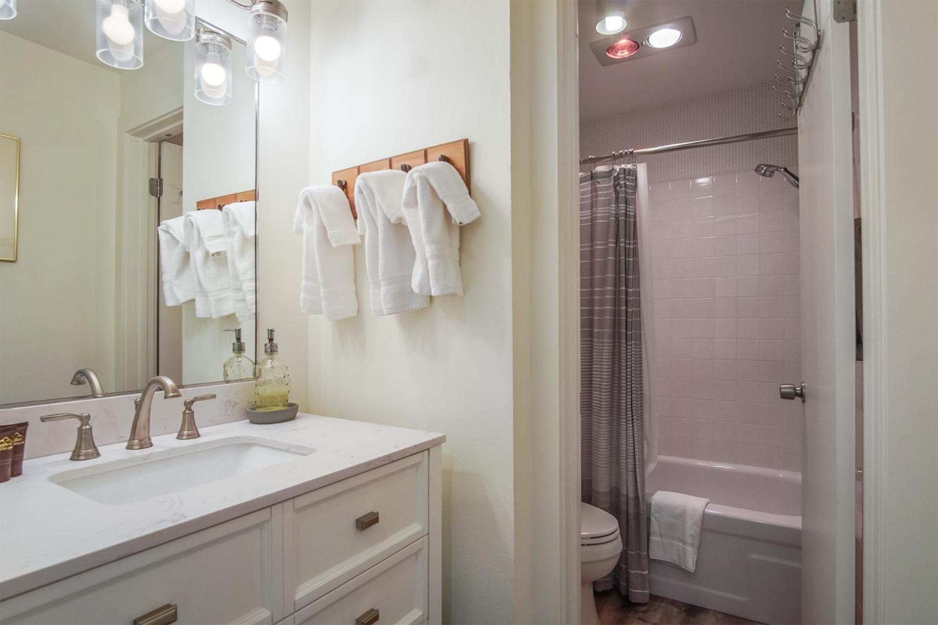 Bonne Vie Condo with Elkhorn Amenity Passes!