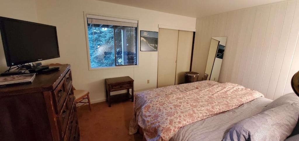 Bonne Vie Condo with Elkhorn Amenity Passes!
