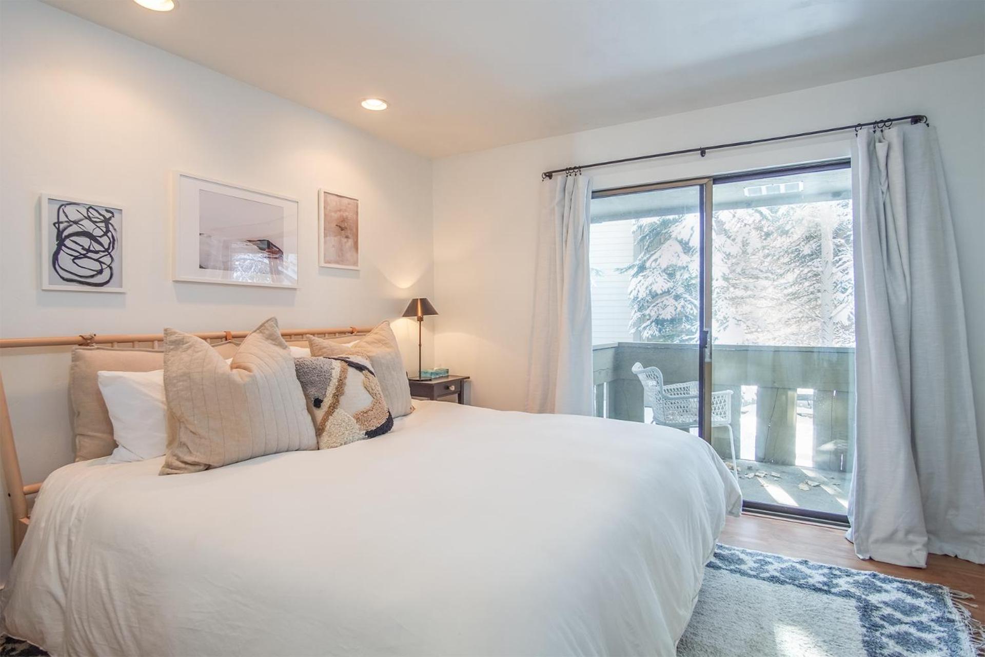 Andora Villa #123 Newly Remodeled 2 BR / 2Bath, Centrally Located, Close to Town Center
