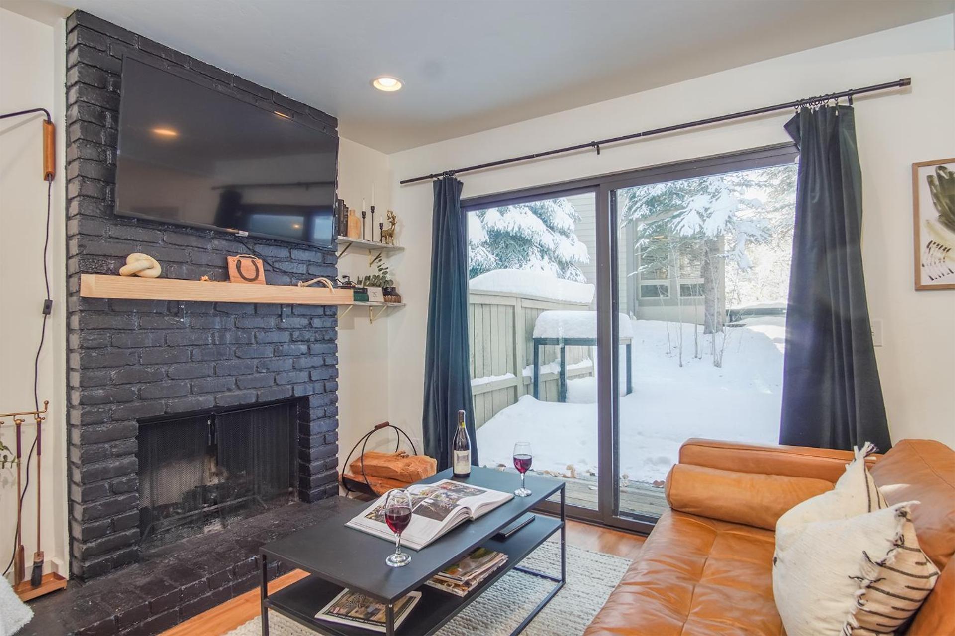 Andora Villa #123 Newly Remodeled 2 BR / 2Bath, Centrally Located, Close to Town Center