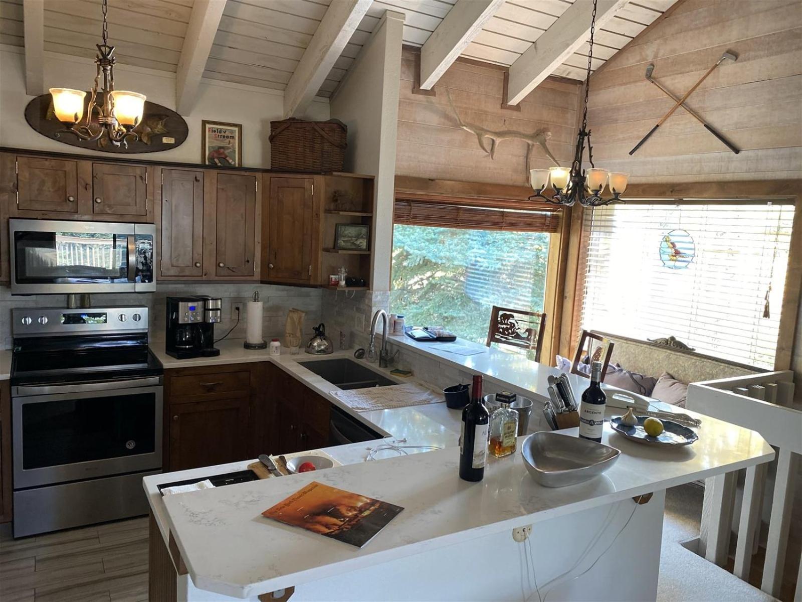 Snow Creek 1551 - Ski-in/Ski-out + Pool & Hot Tub