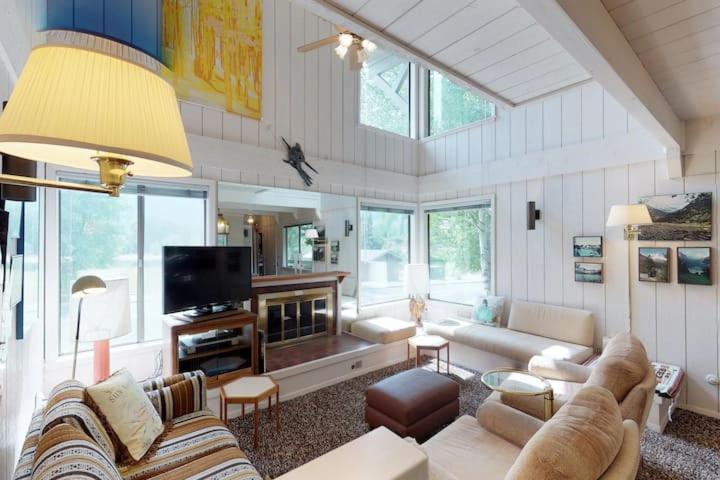 Retro 3BD Sun Valley Condo + FREE Resort Amenities!