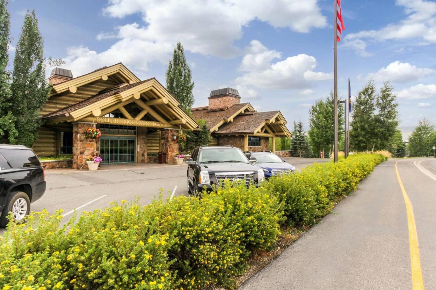 Retro 3BD Sun Valley Condo + FREE Resort Amenities!